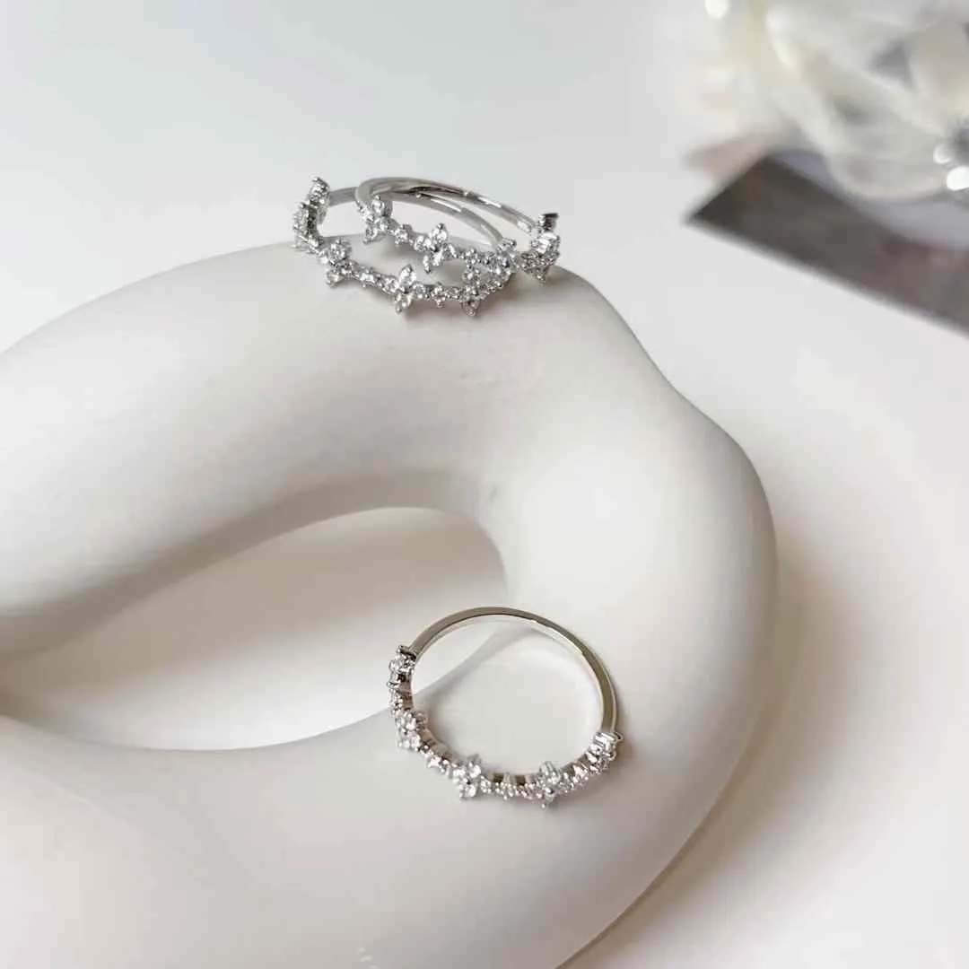 細緻小花閃鑽戒指（合金）