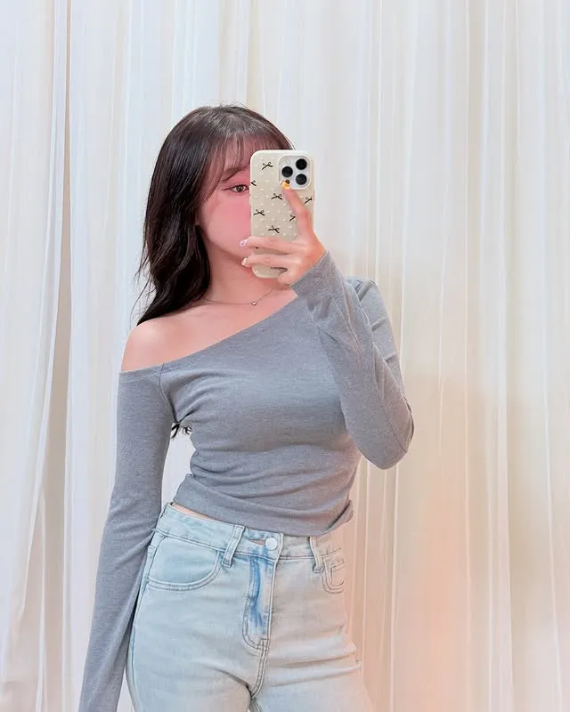 小薈激推自留兩色！超顯瘦斜肩性感上衣