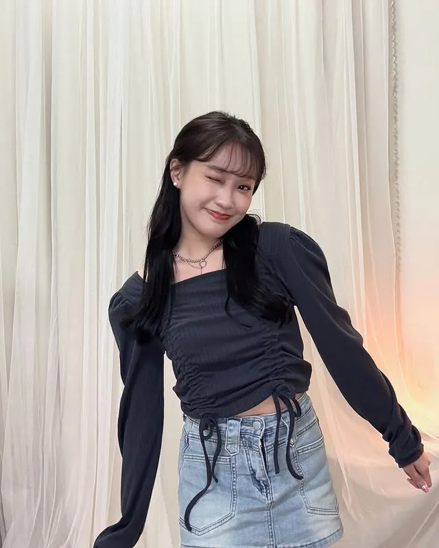 正韓柔美方領調肩上衣