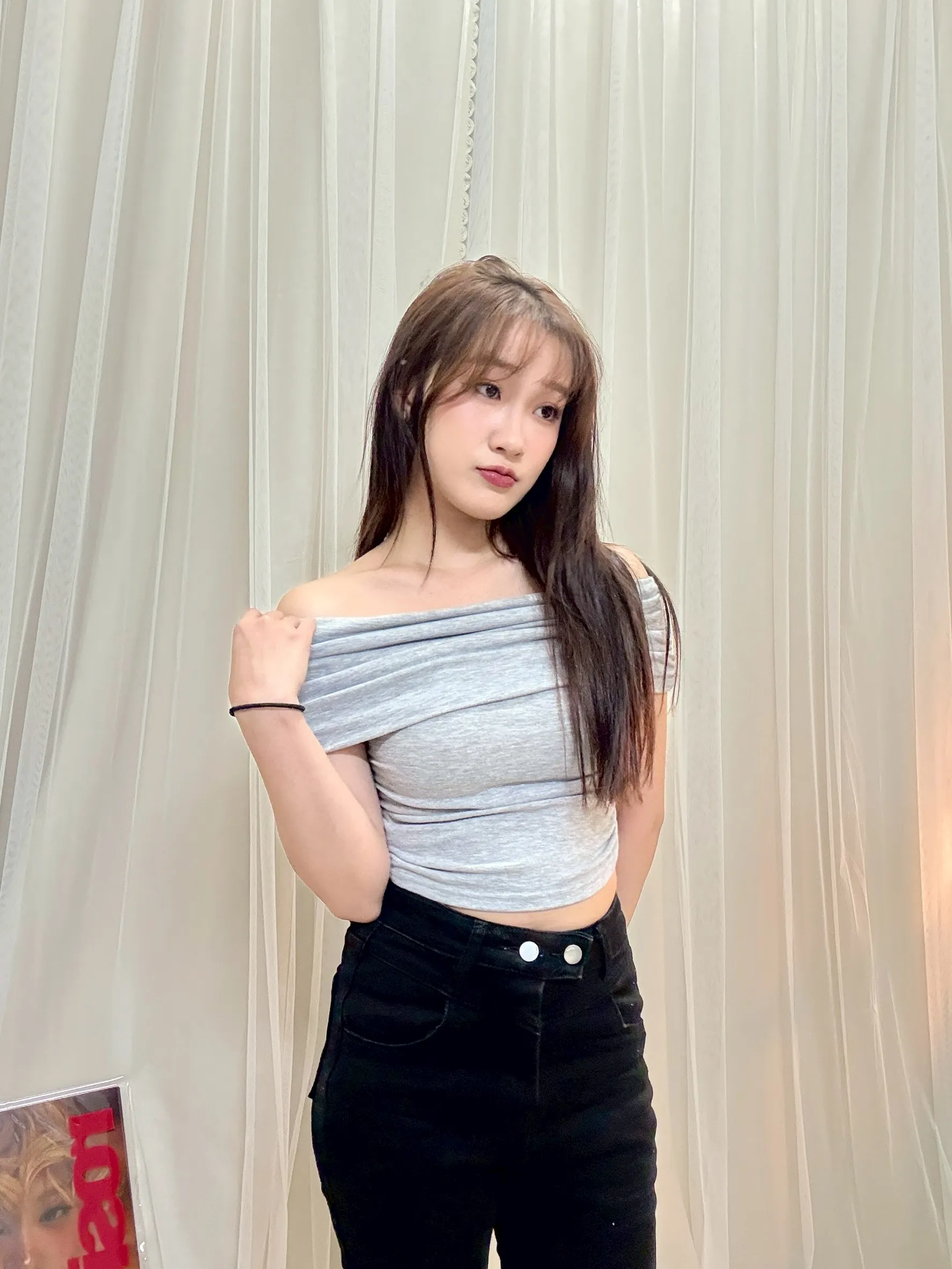 韓劇女主-正韓側邊抓皺顯瘦露肩一字領