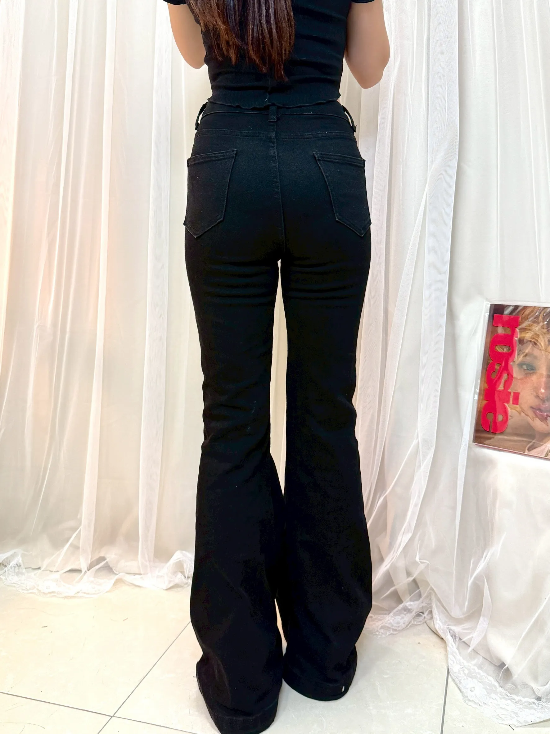 超級顯瘦－修身高彈力車邊牛仔喇叭褲