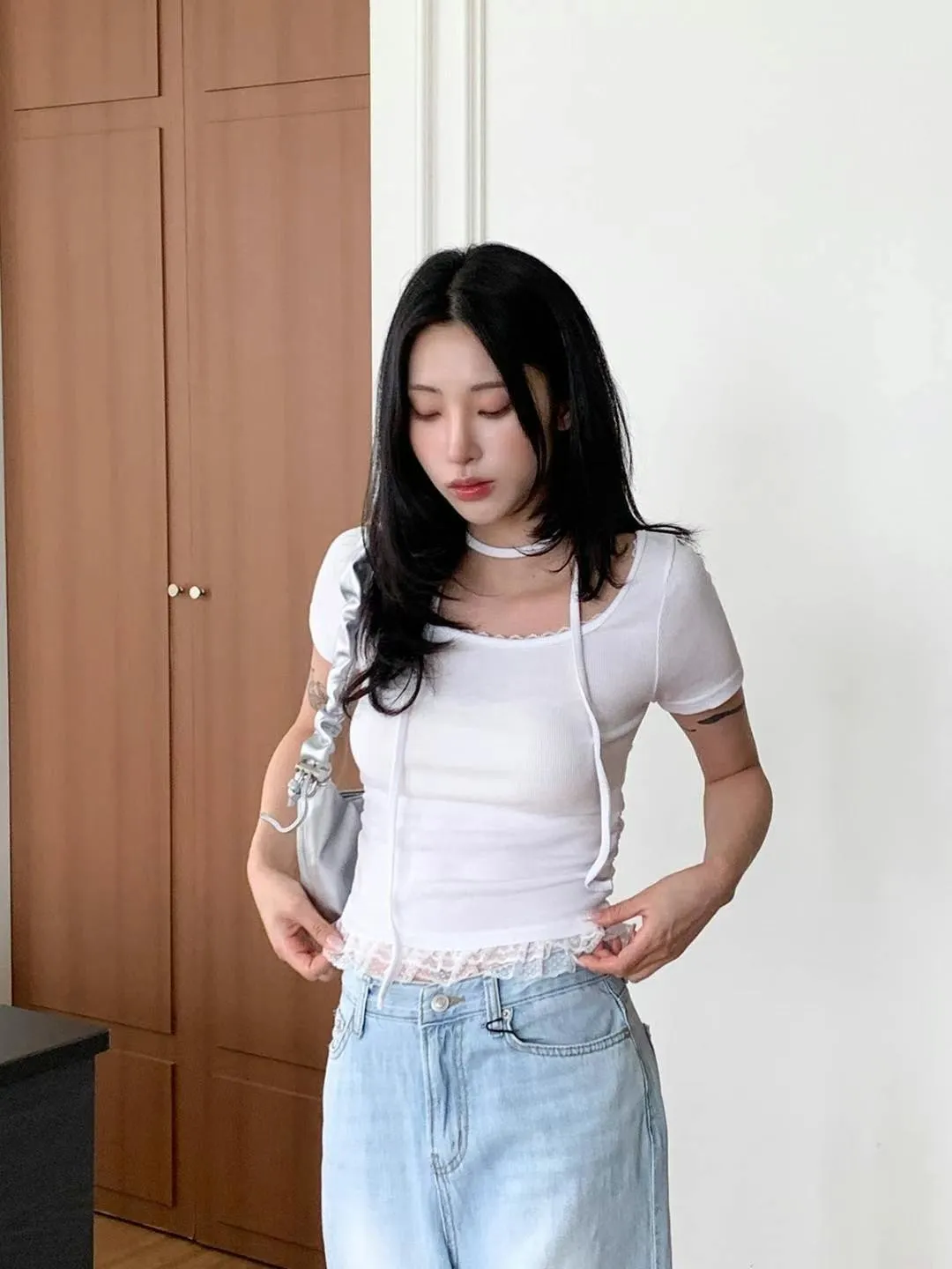 正韓蕾絲邊附飄帶抓皺上衣