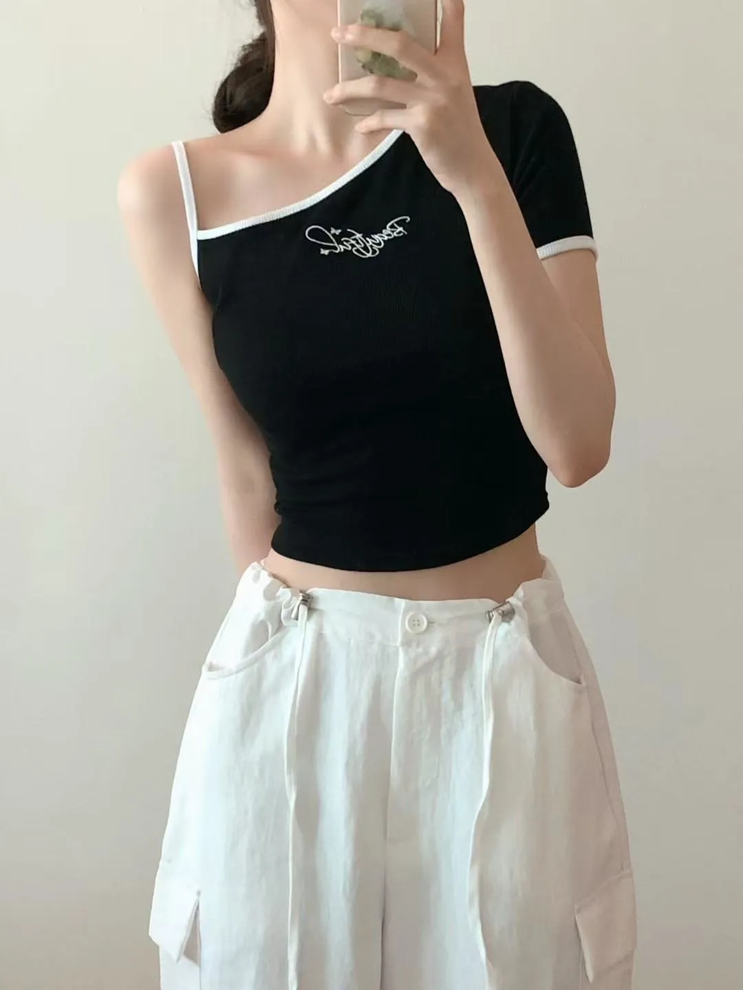 正韓單肩刺繡造型短袖上衣