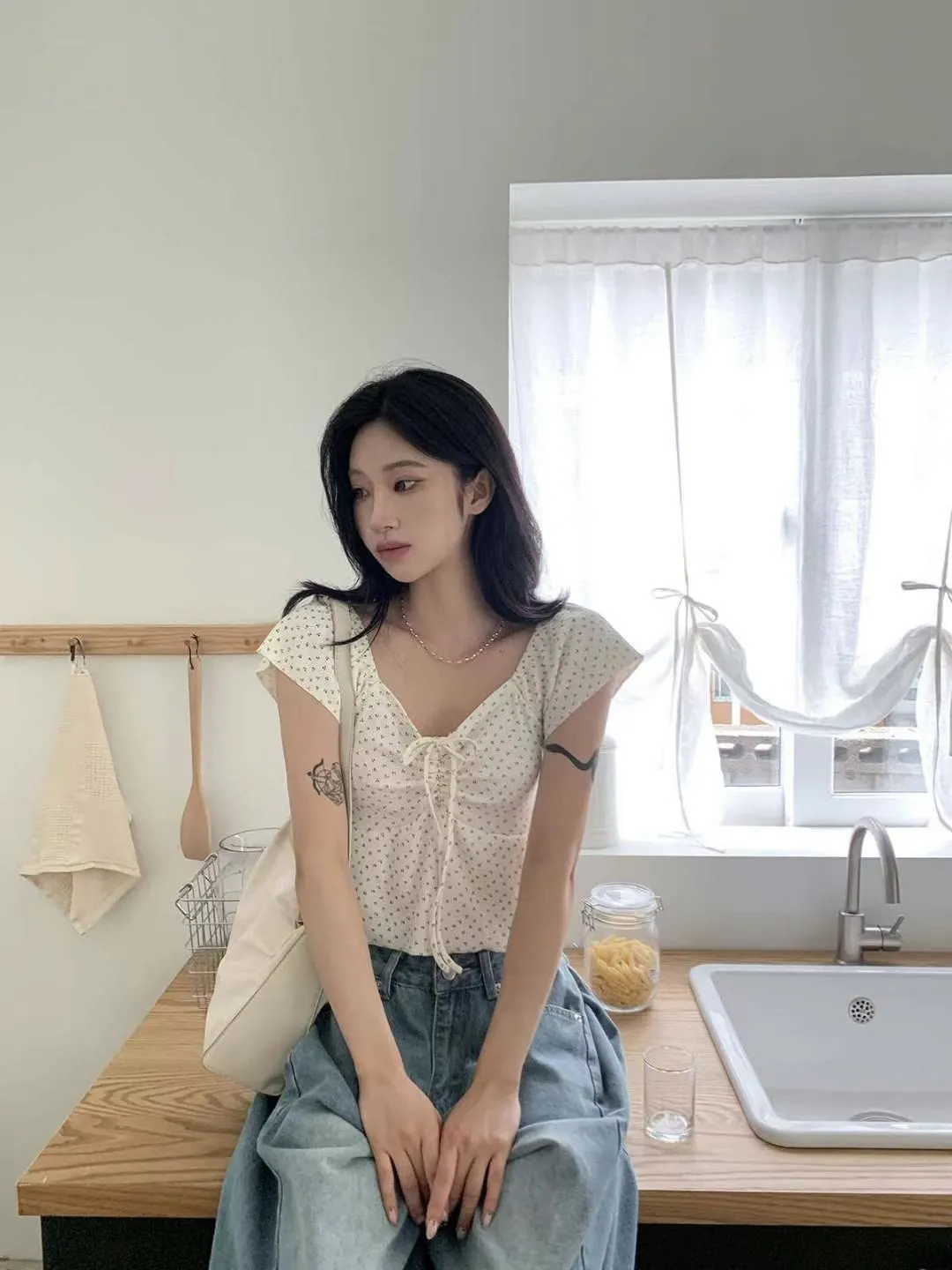 正韓碎花胸前綁帶小傘擺上衣