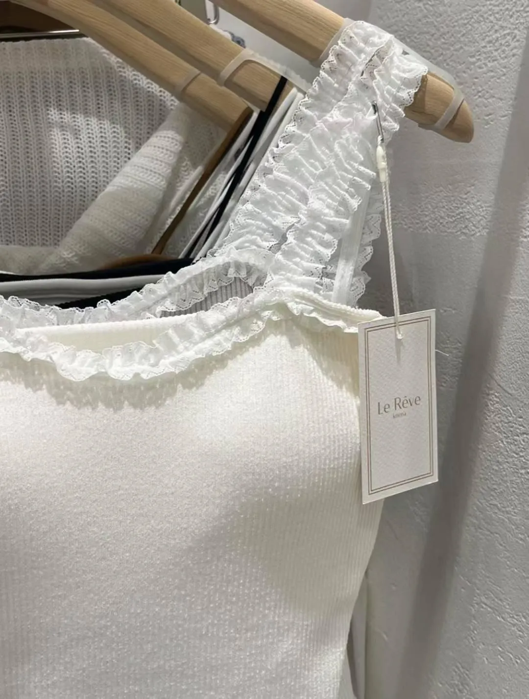 正韓蕾絲背心帶罩杯上衣