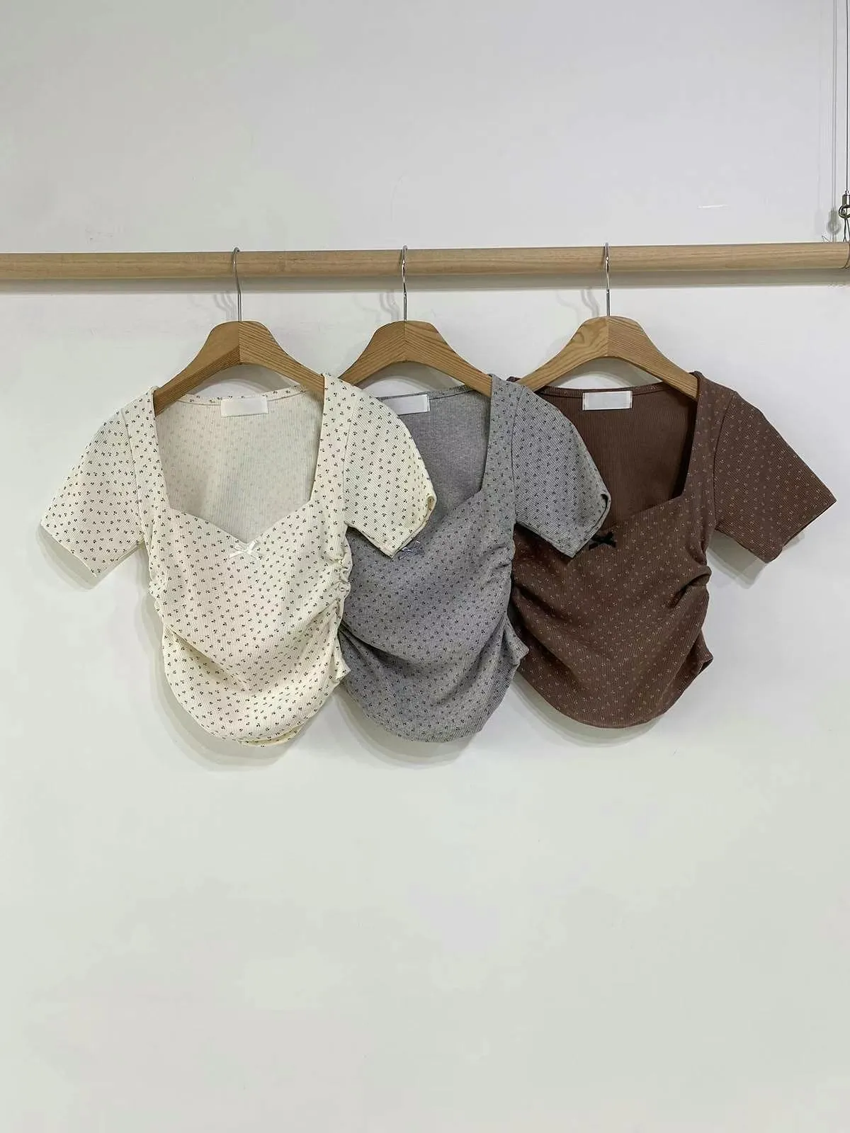 正韓方碎花側抓皺上衣