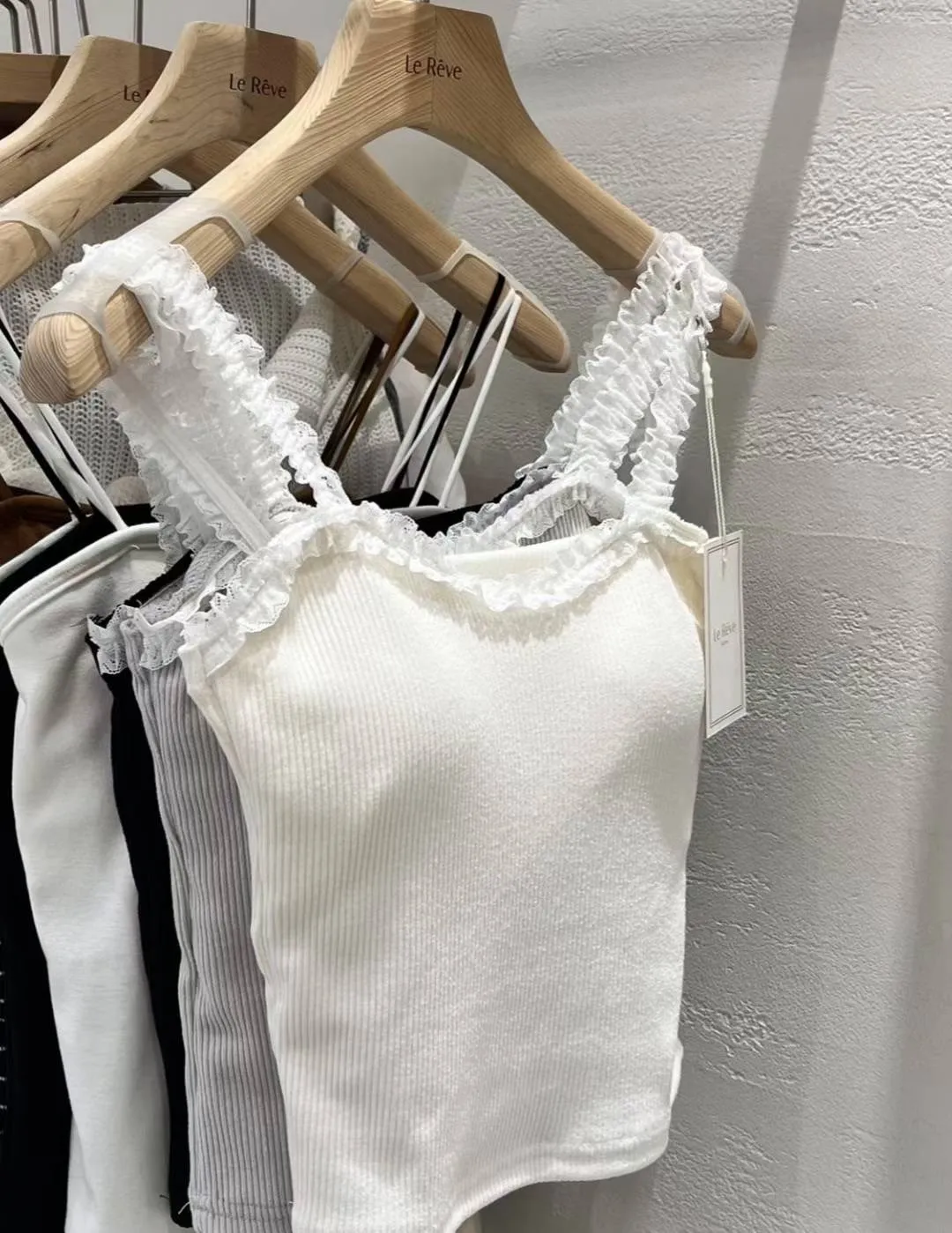 正韓 蕾絲背心戴罩杯上衣