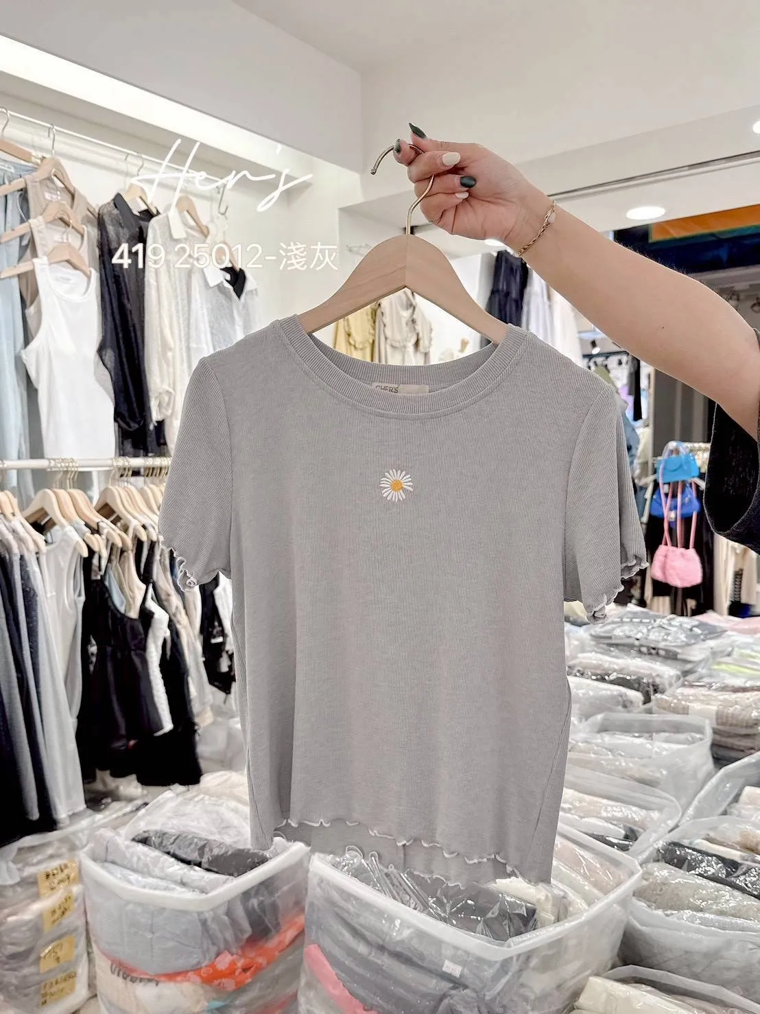 刺繡雛菊滾邊撞色上衣