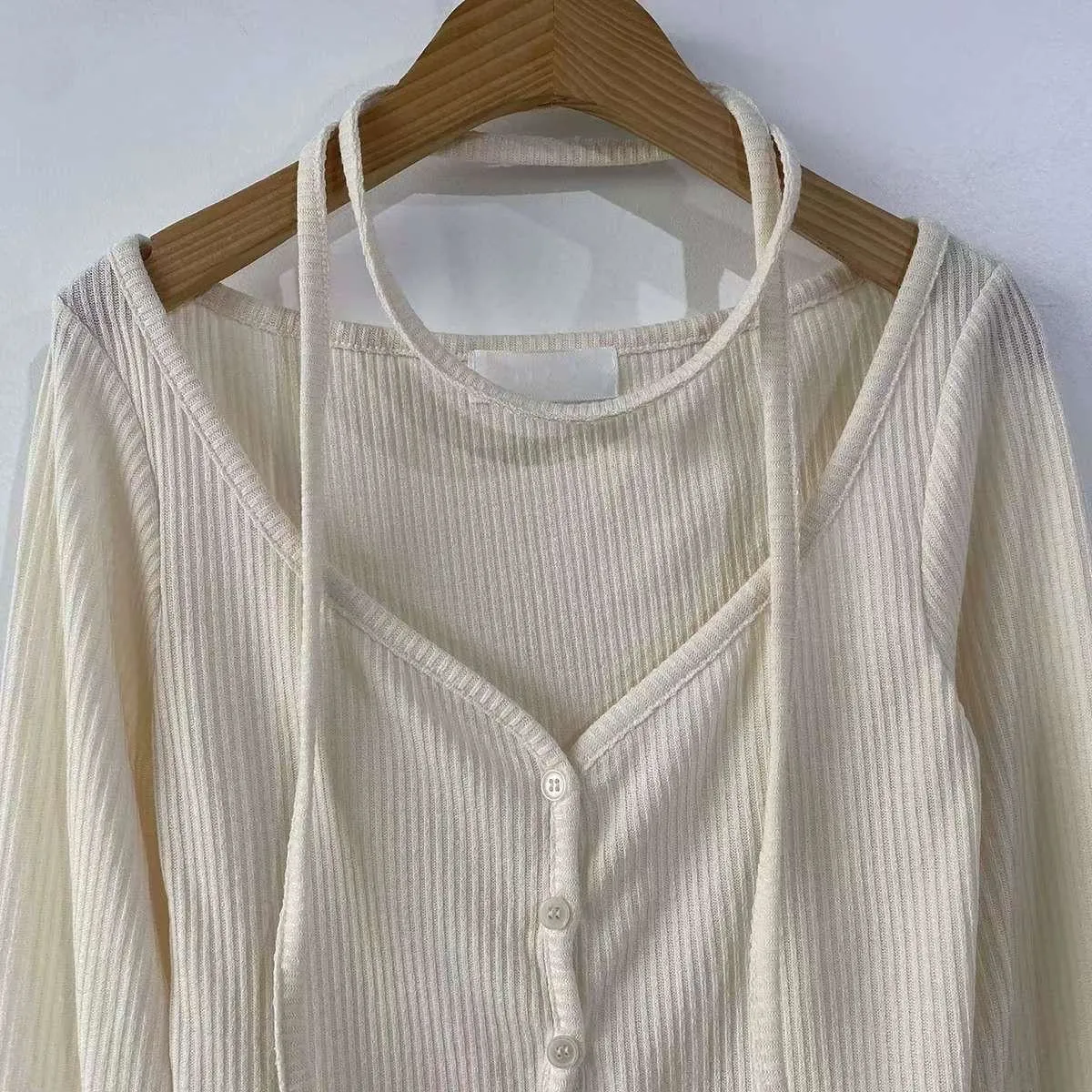 正韓附飄帶鈕扣上衣