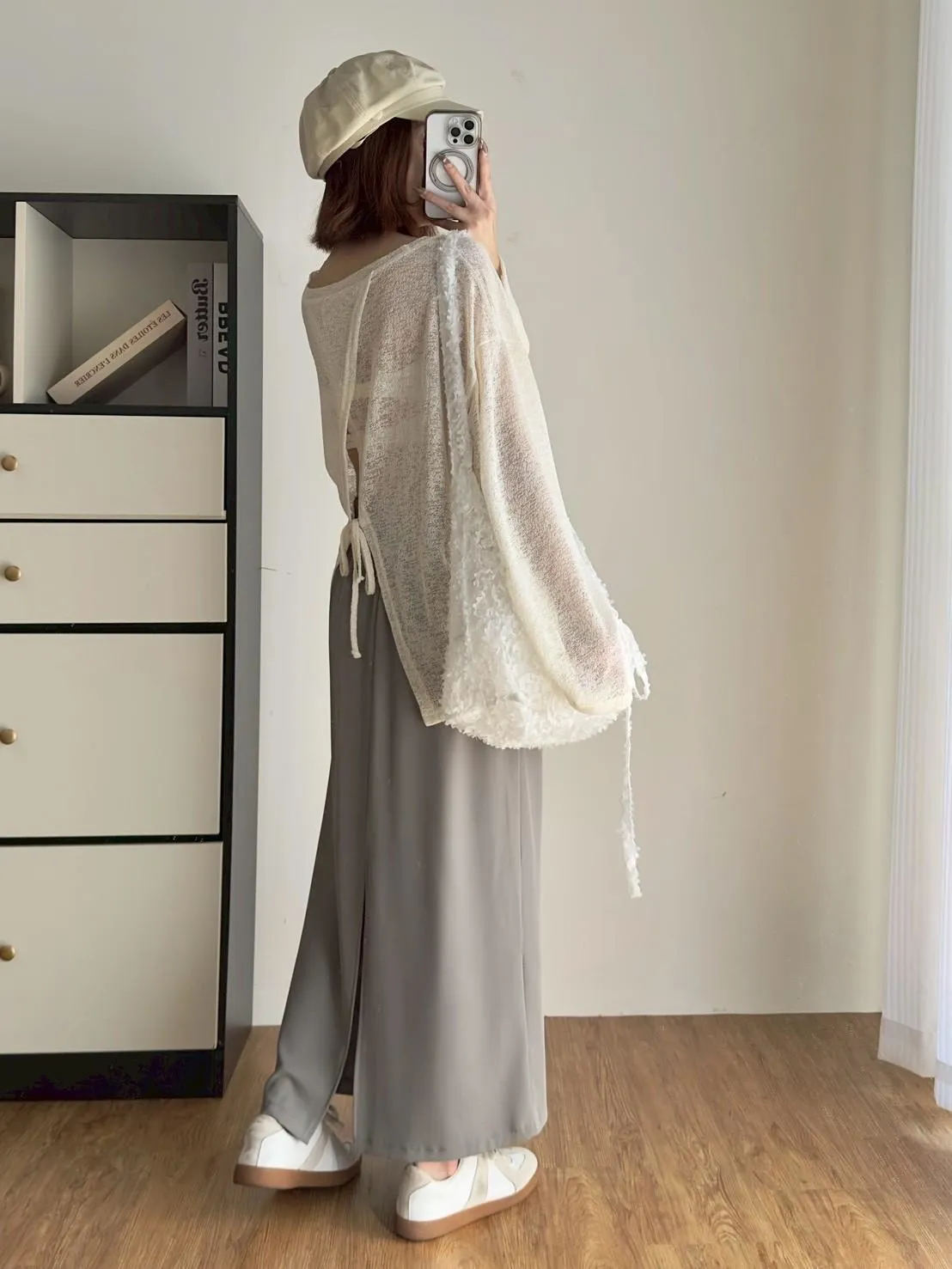 混紗圓領後交叉綁帶造型上衣