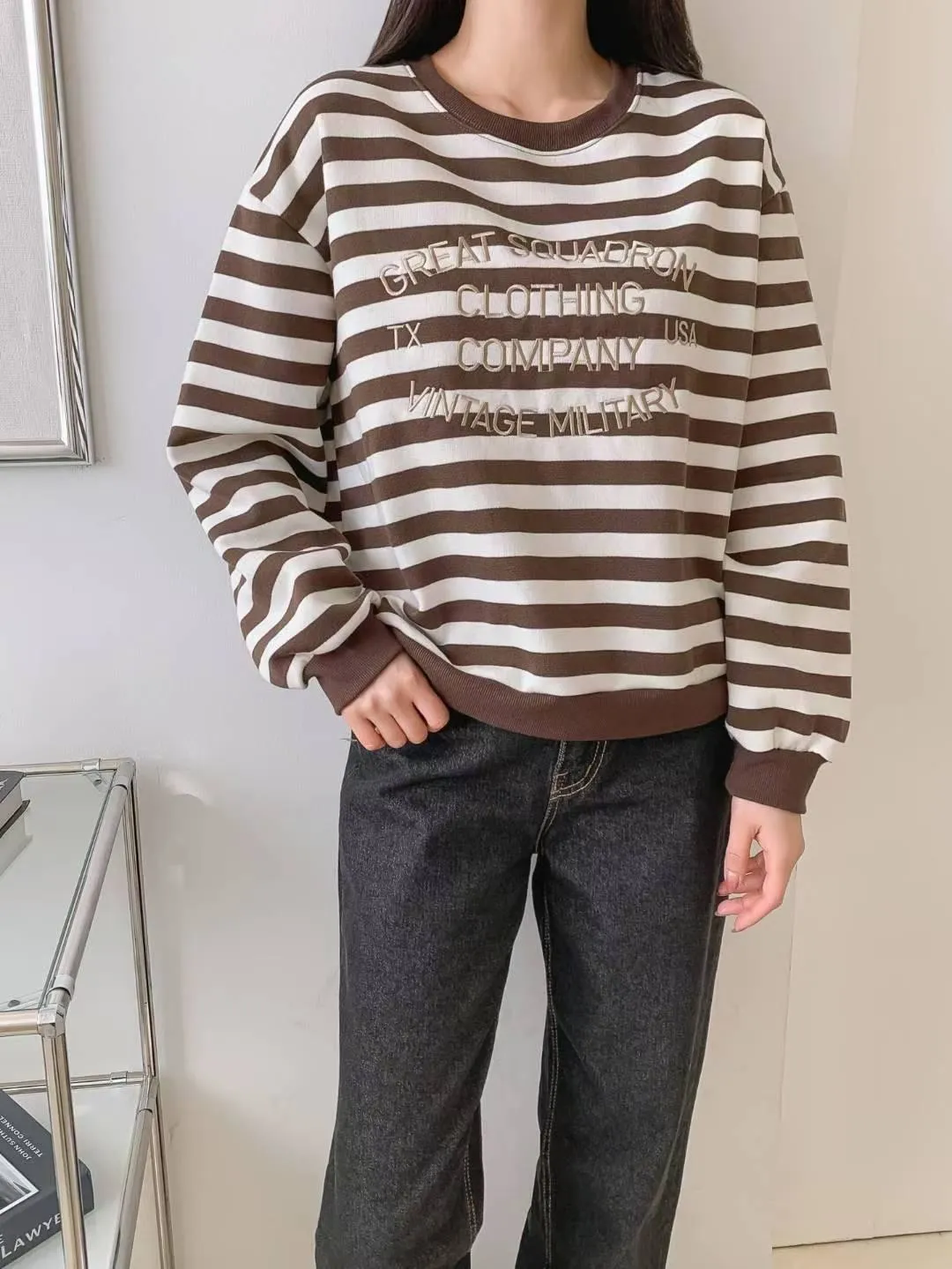 正韓條紋刺繡英字大學T