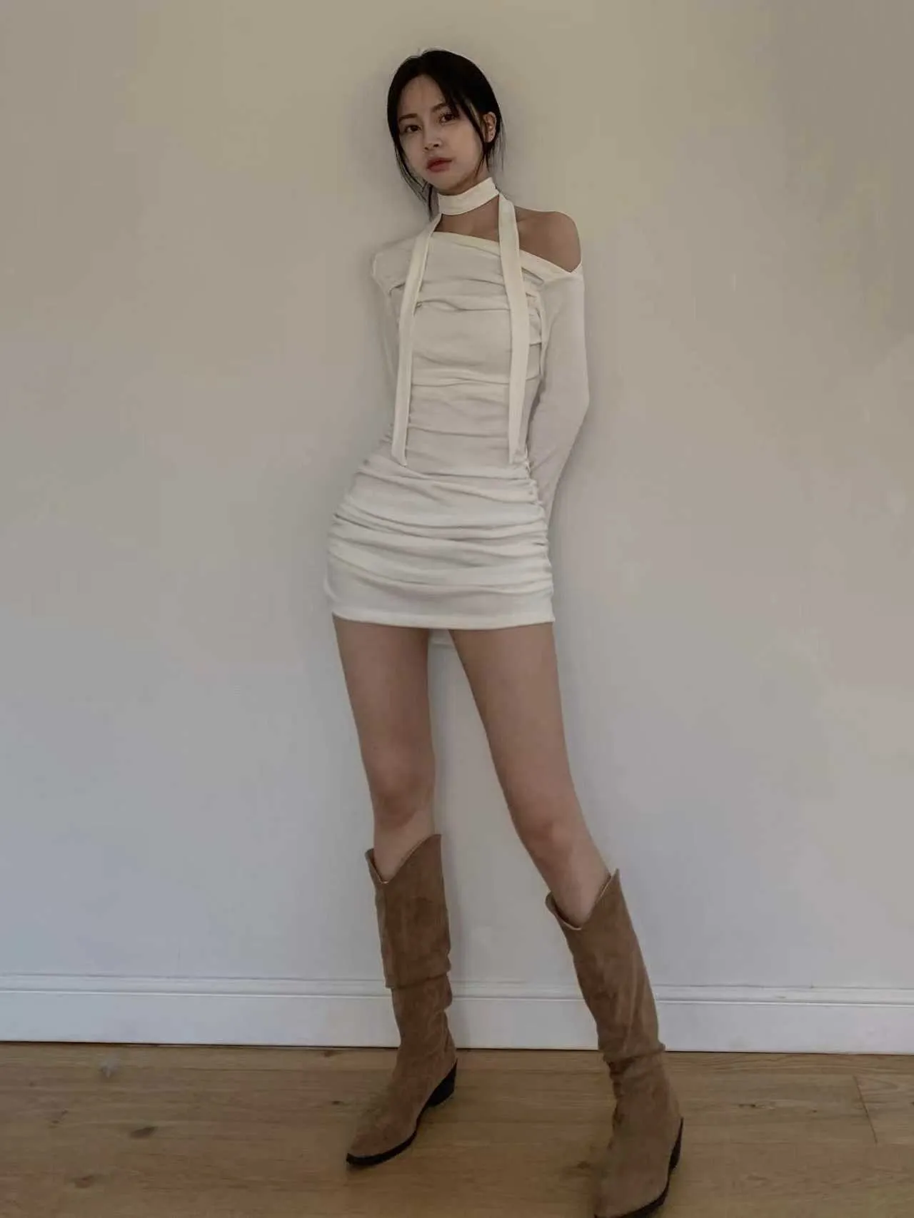 正韓垂身抓皺修身包臀洋