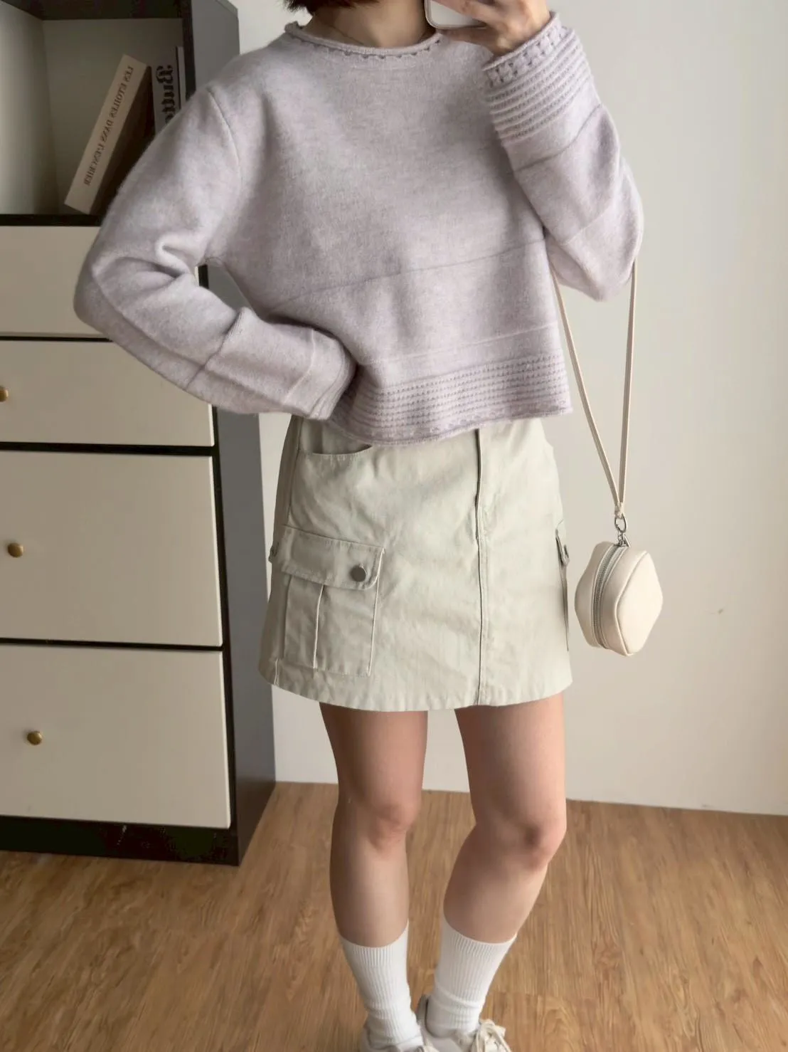 圓領下坑條毛衣