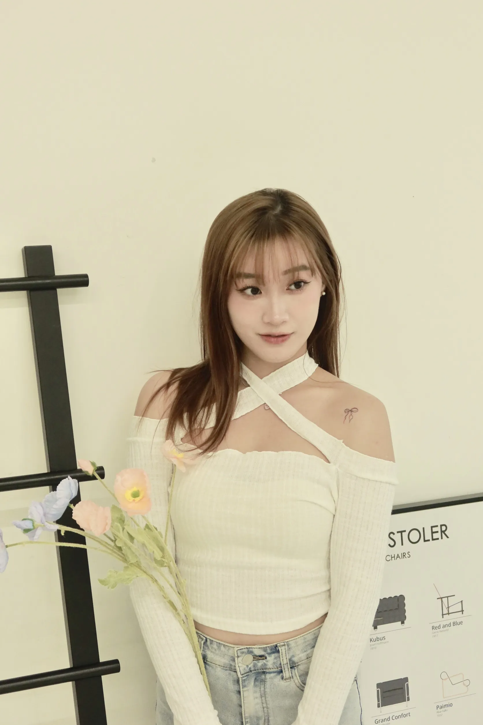 正韓性感露鎖骨交叉踢恤