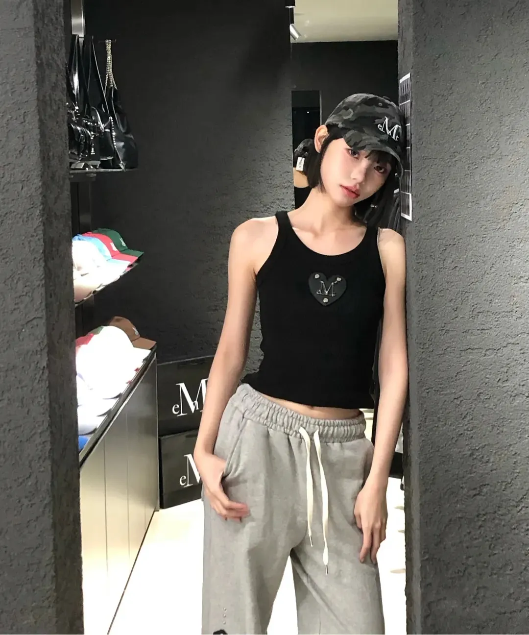 【預購】 MUCENT DYON METAL LOGO HEART PATCH SLEEVELESS  螺紋 素面 愛心背心