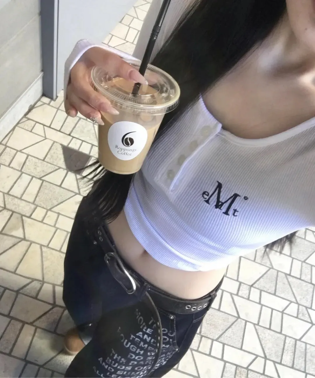 【預購】 MUCENT ANIV U-NECK SLIM FIT LONG SLEEVE T 排扣 素面 下圓弧 修身上衣