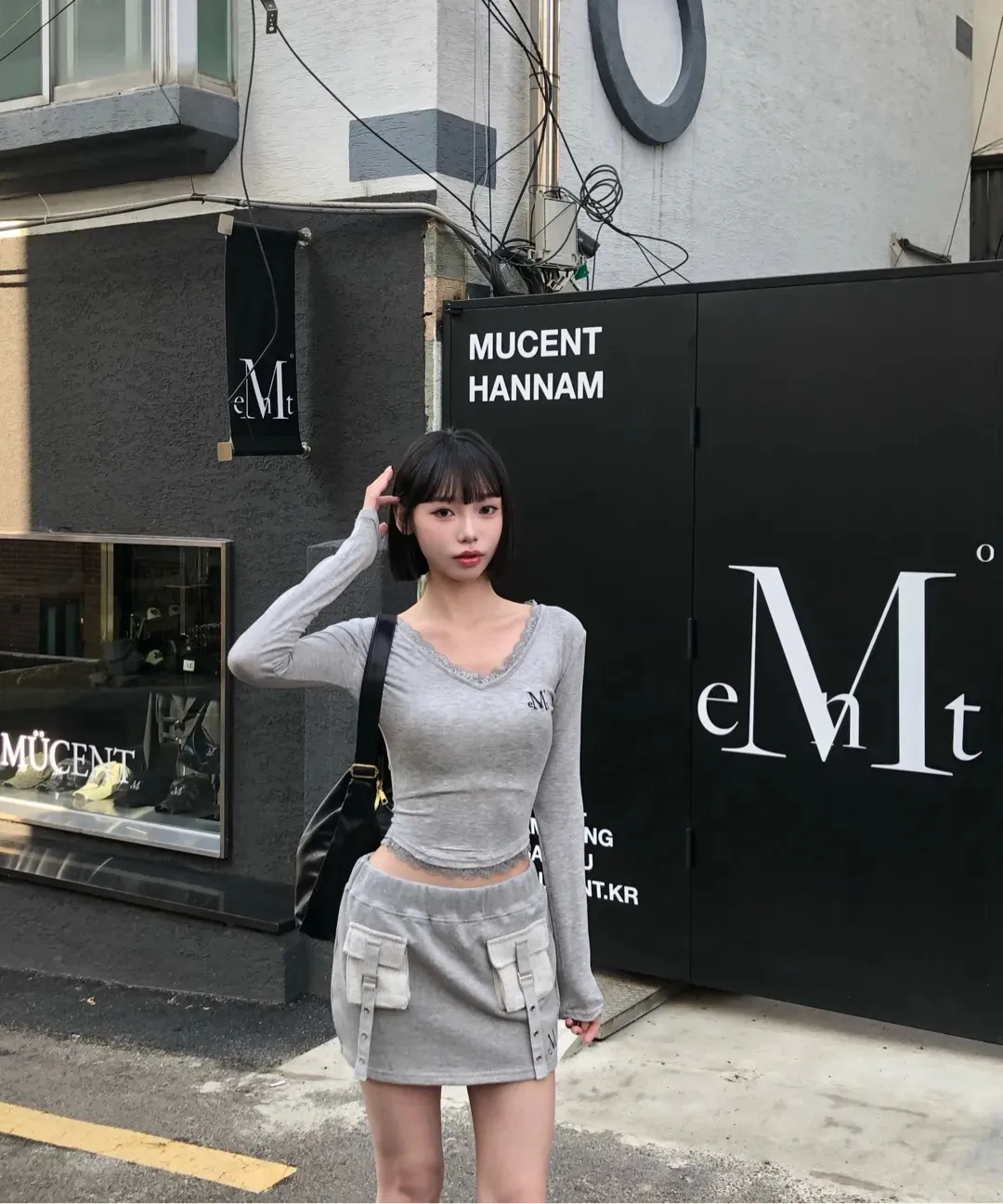 【預購】 MUCENT SUNNIOR LACE V-NECK LONG SLEEVE T 熱銷款 蕾絲 Ｖ領修身上衣