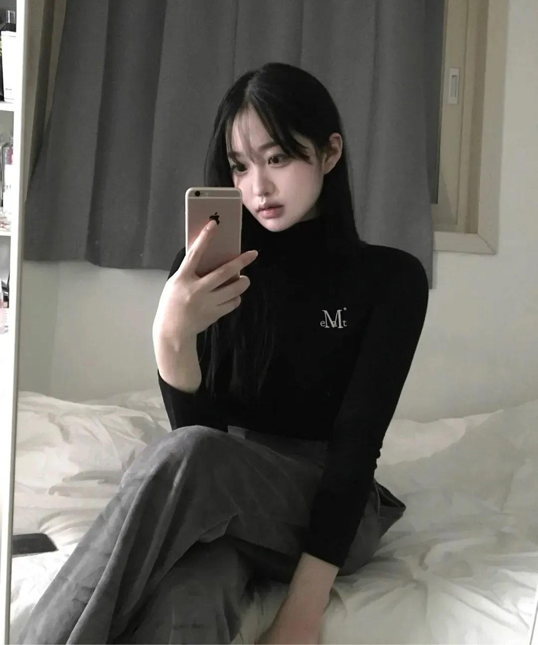 【預購】 MUCENT DELORA TURTLE NECK T 立領 刺繡內搭 打底上衣