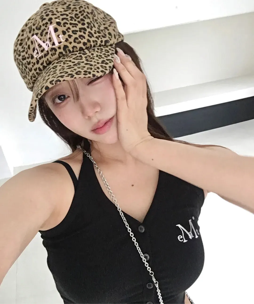 【預購】 MUCENT MERA HALTER NECK CROP SLEEVELESS 前抓皺  排扣 掛脖背心