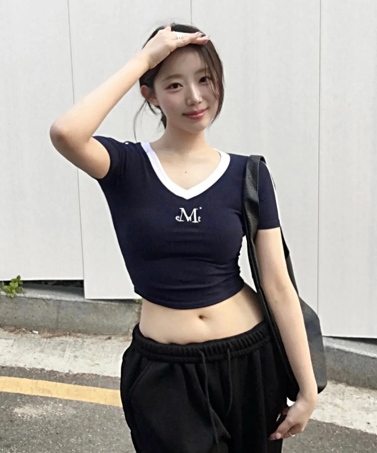 【預購】 MUCENT BINDING TRACK LINE HALF SLEEVE T 滾邊 V領上衣