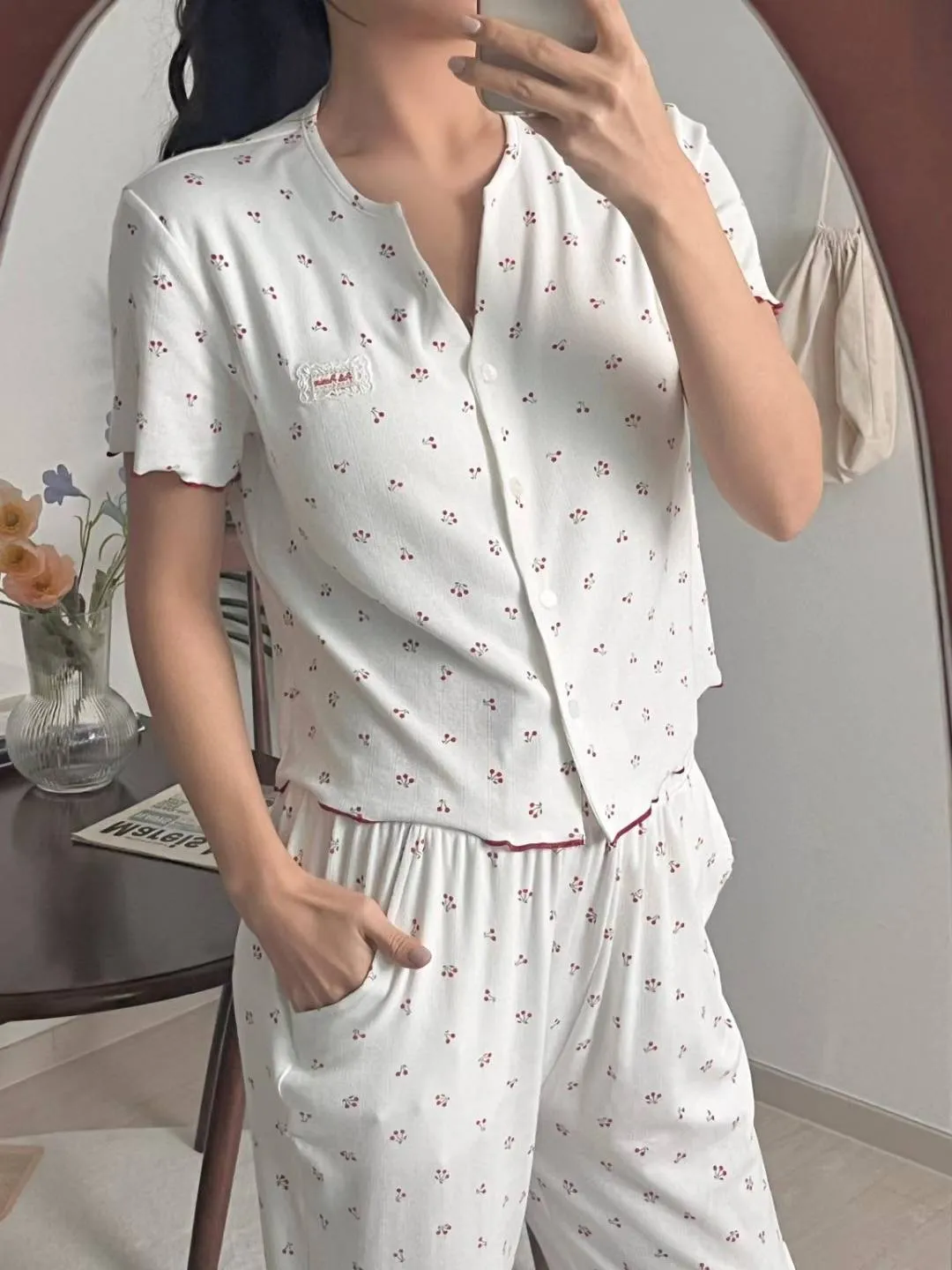 正韓莫代爾櫻桃帶胸墊套裝