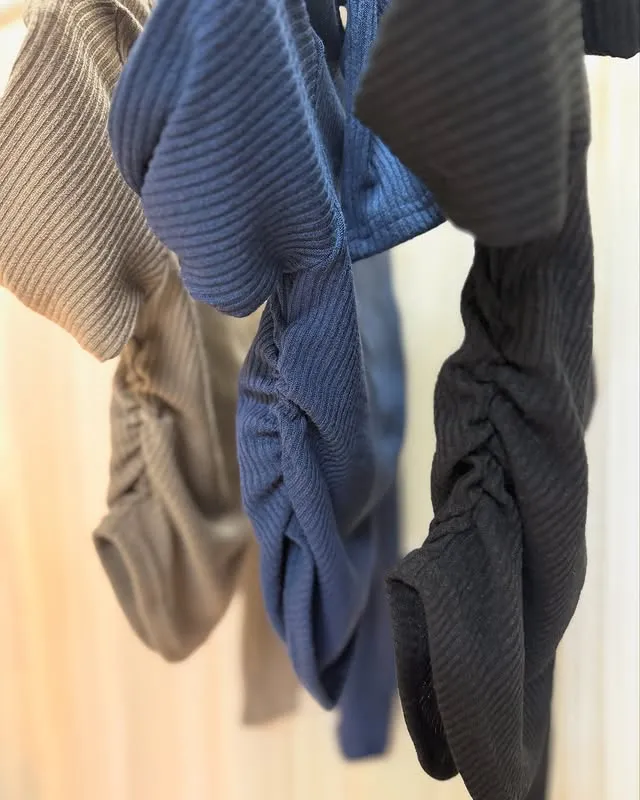 正韓假兩件掛脖顯瘦側腰褶皺上衣