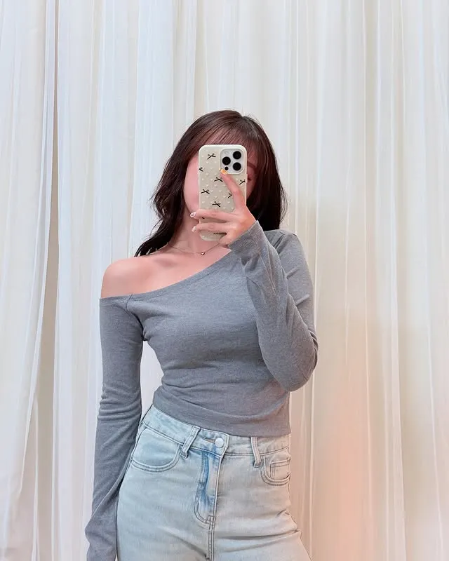 小薈激推自留兩色！超顯瘦斜肩性感上衣