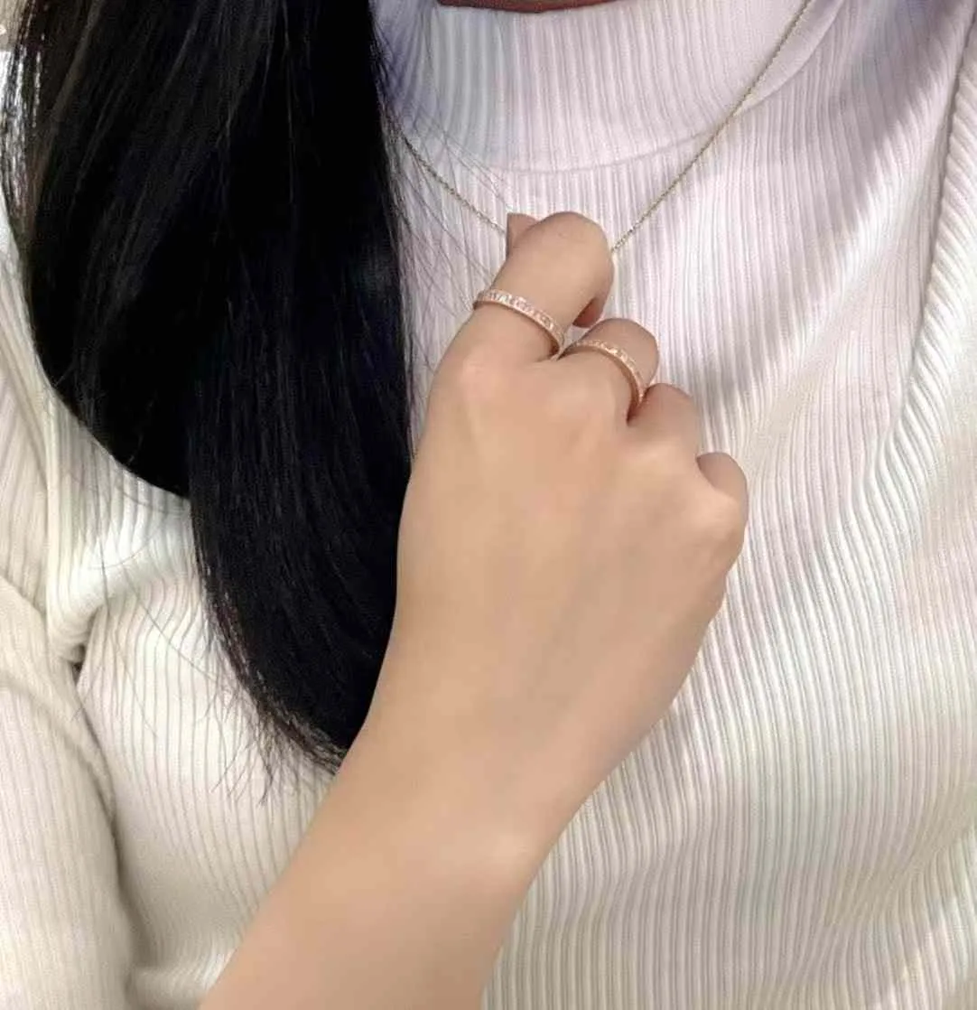 閃鑽切割紋水鑽戒指