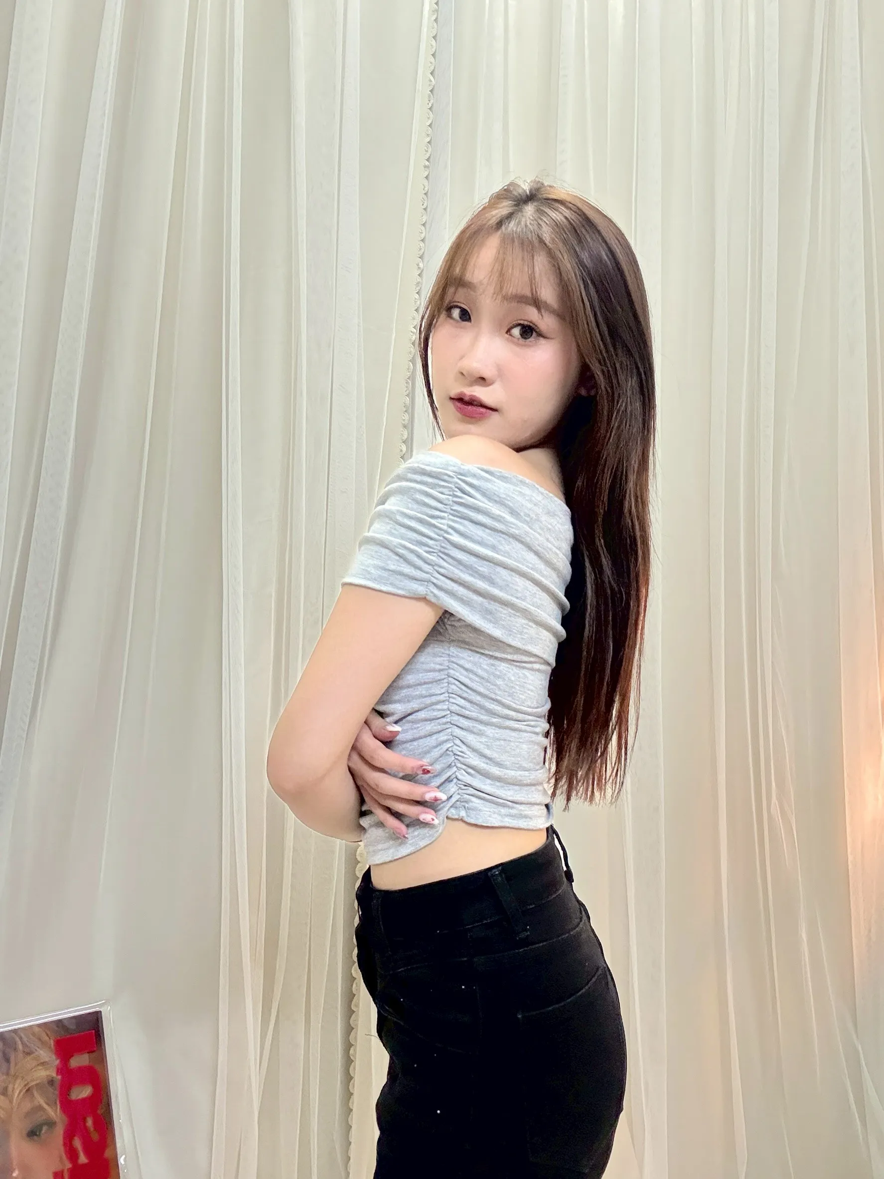 韓劇女主-正韓側邊抓皺顯瘦露肩一字領