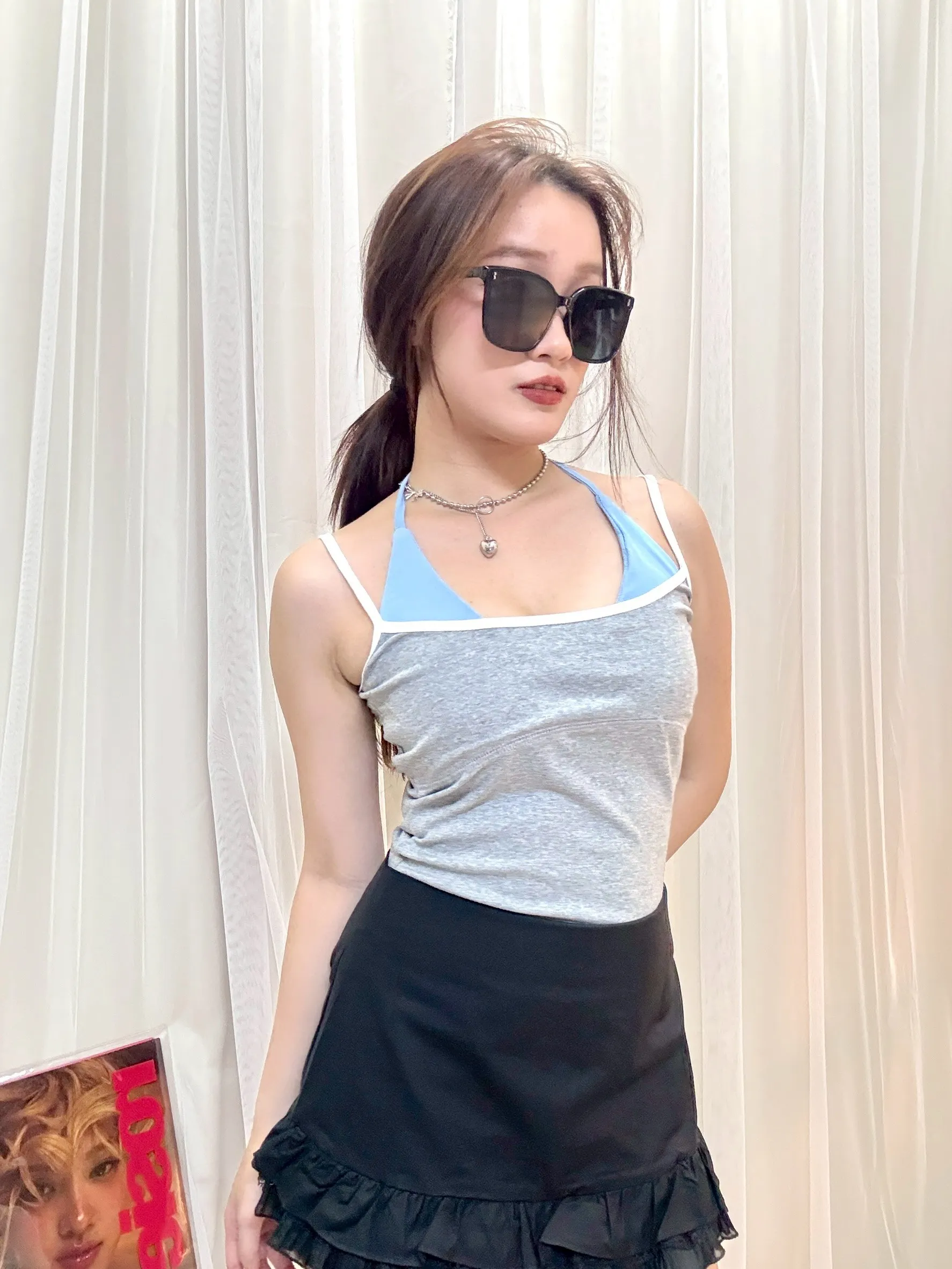 甜辣復古-撞色拼邊假兩件掛脖吊帶帶杯背心