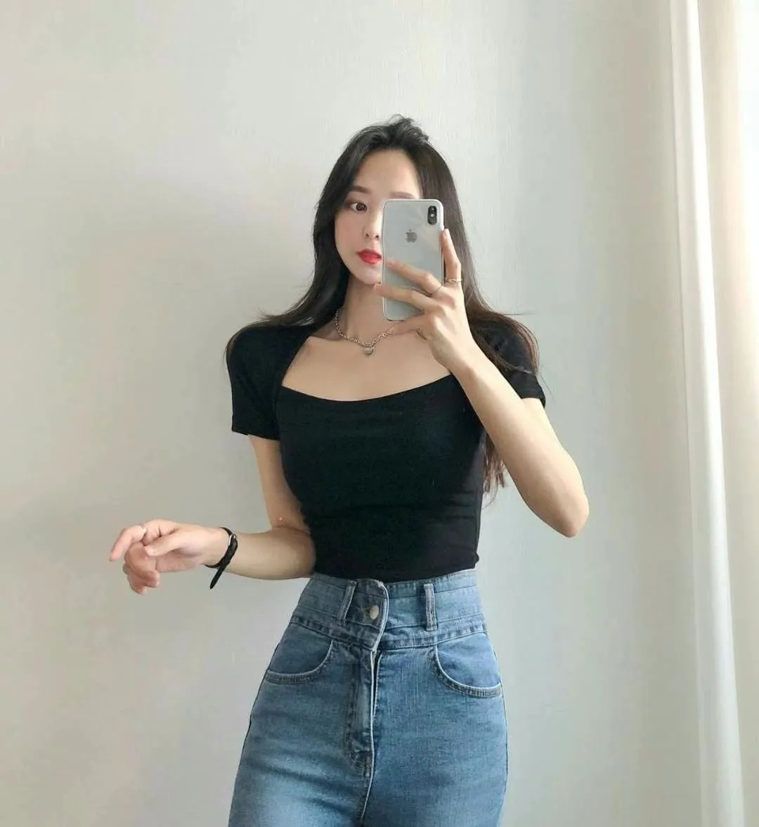 正韓方圓領露鎖骨顯瘦上衣