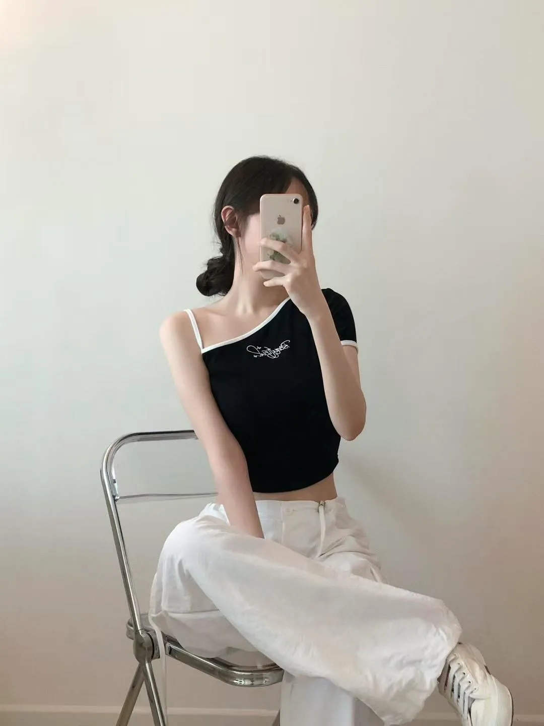 正韓單肩刺繡造型短袖上衣