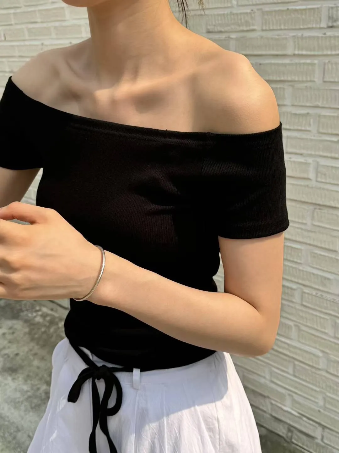 正韓 蝴蝶結一字領螺紋上衣