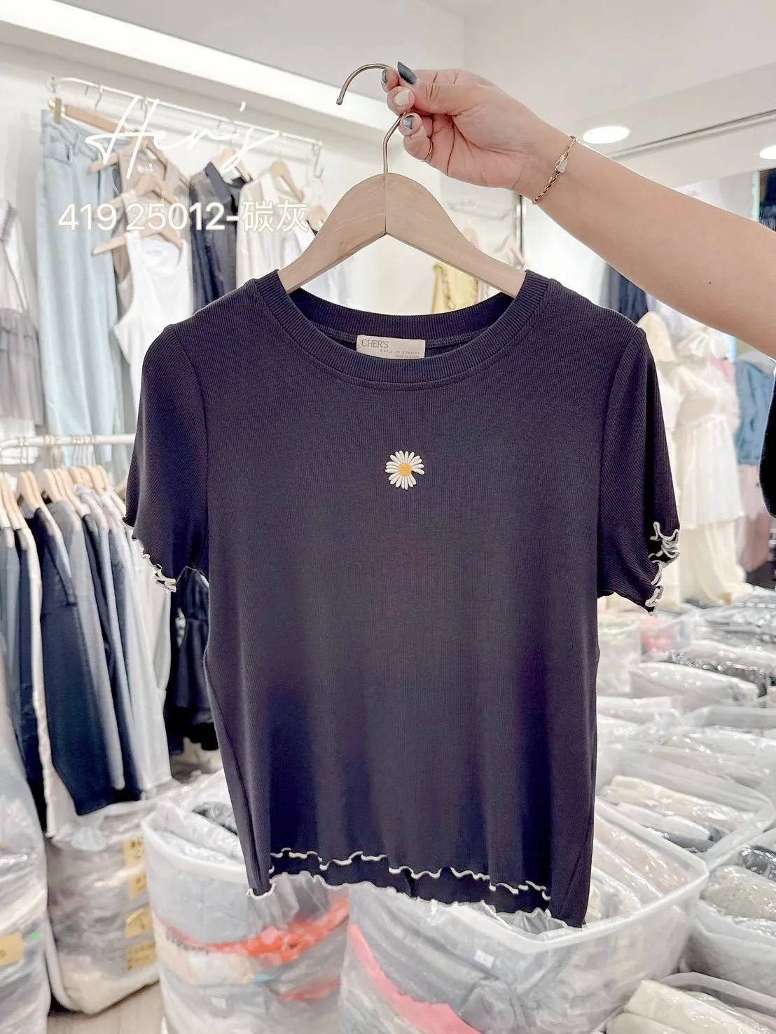 刺繡雛菊滾邊撞色上衣