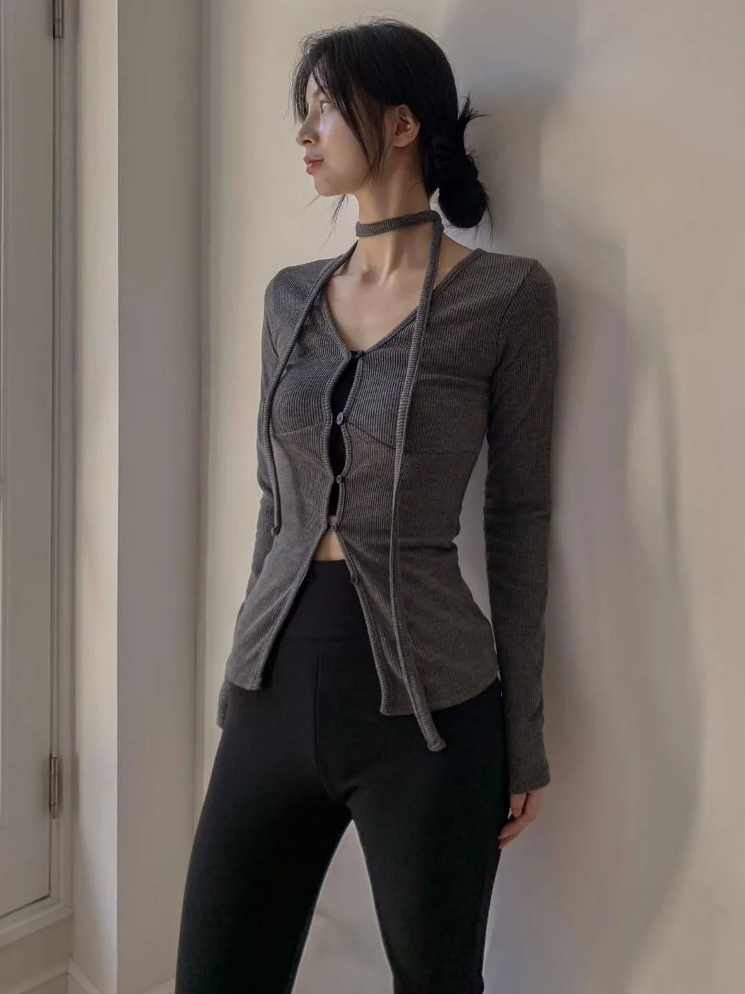 正韓排釦開衩附飄帶上衣