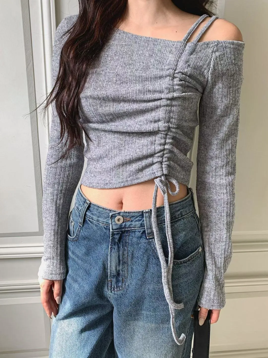 正韓露肩線條綁帶針織上衣