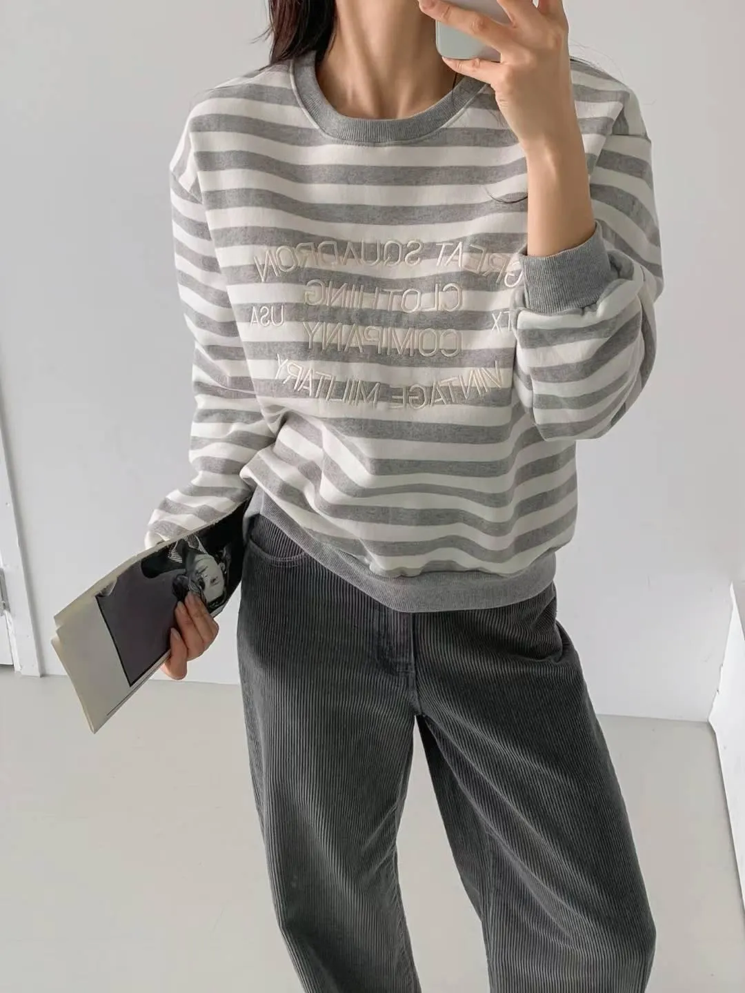 正韓條紋刺繡英字大學T