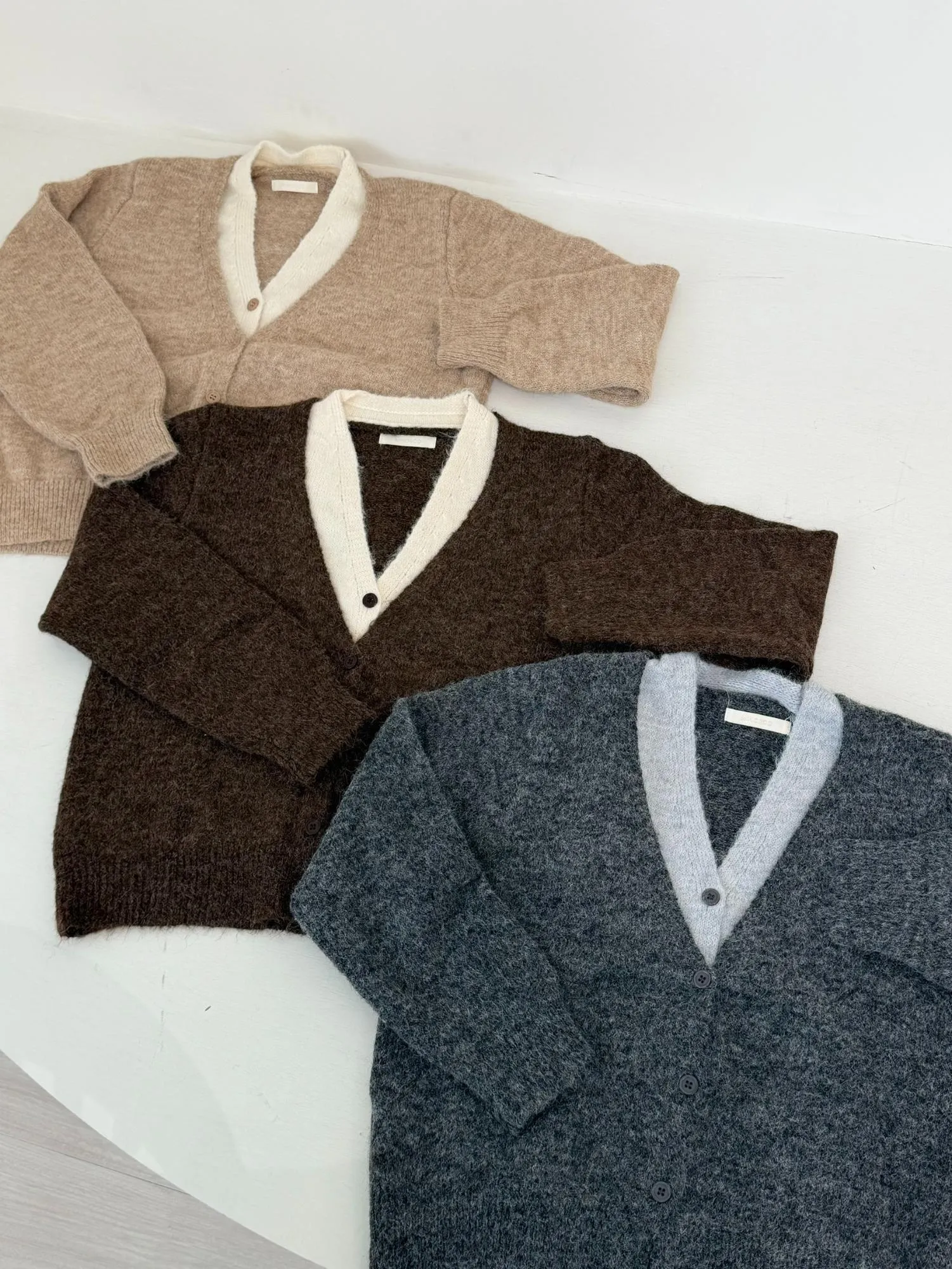 正韓柔軟拼色V領開衫