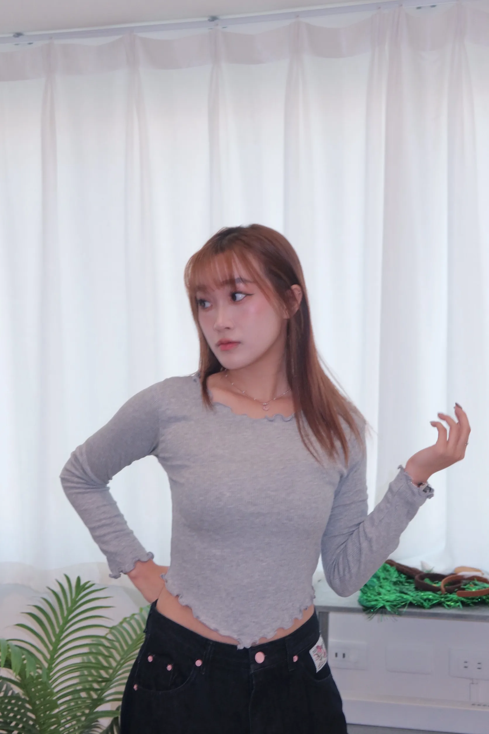 正韓羅紋木耳邊下擺修飾短款上衣