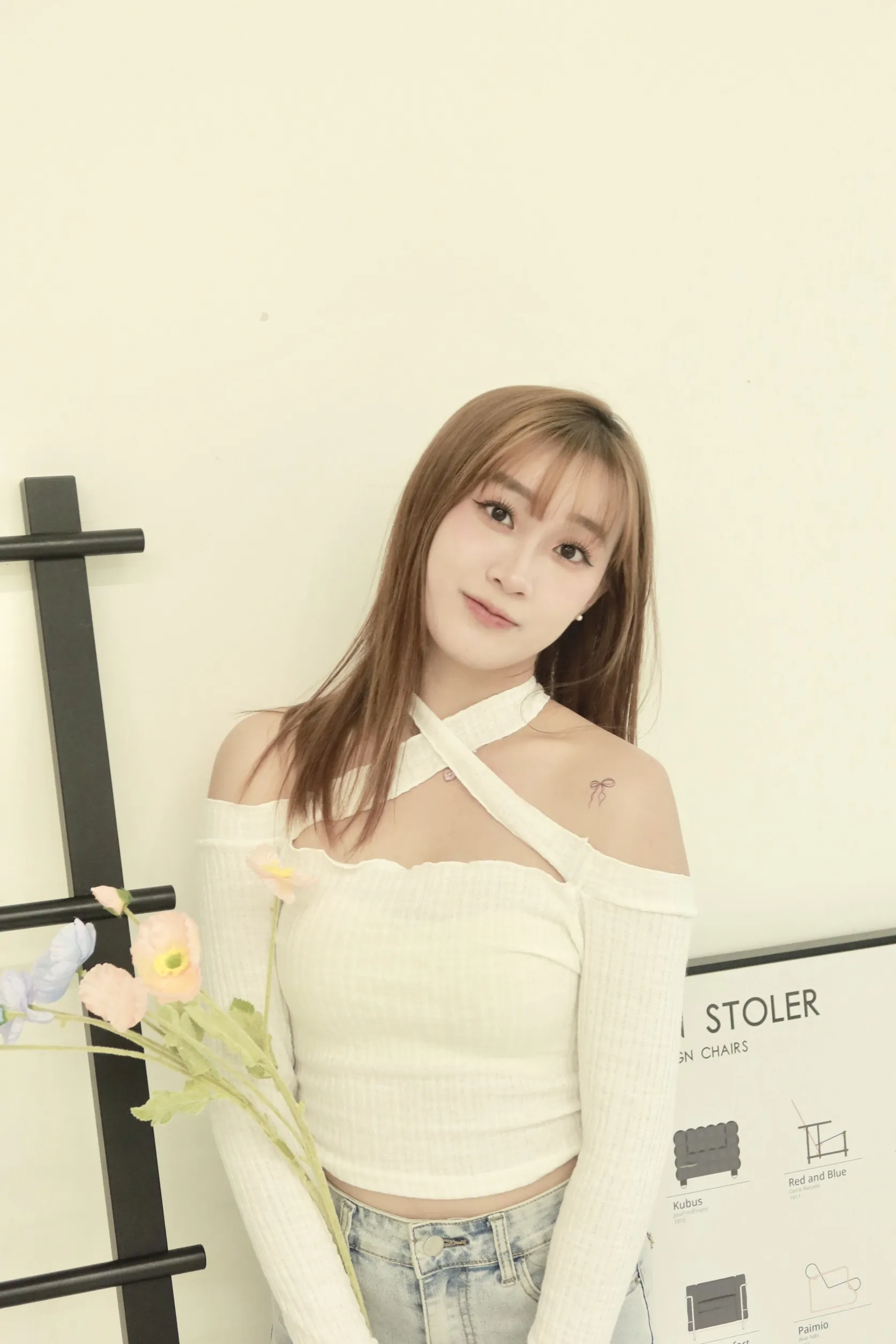 正韓性感露鎖骨交叉踢恤