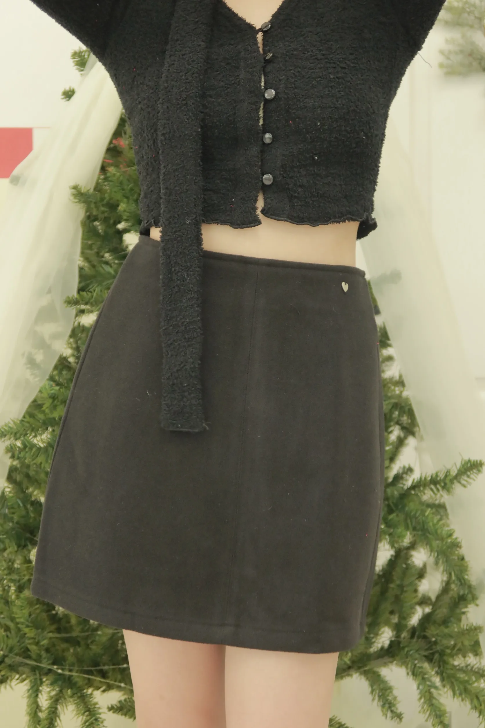 毛呢短款愛心鐵標半身裙