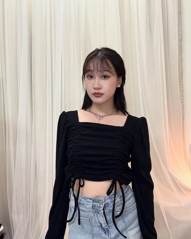 正韓柔美方領調肩上衣