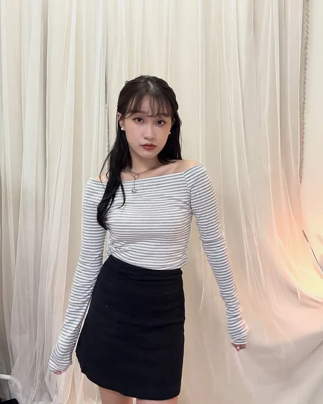 正韓條紋一字領踢恤