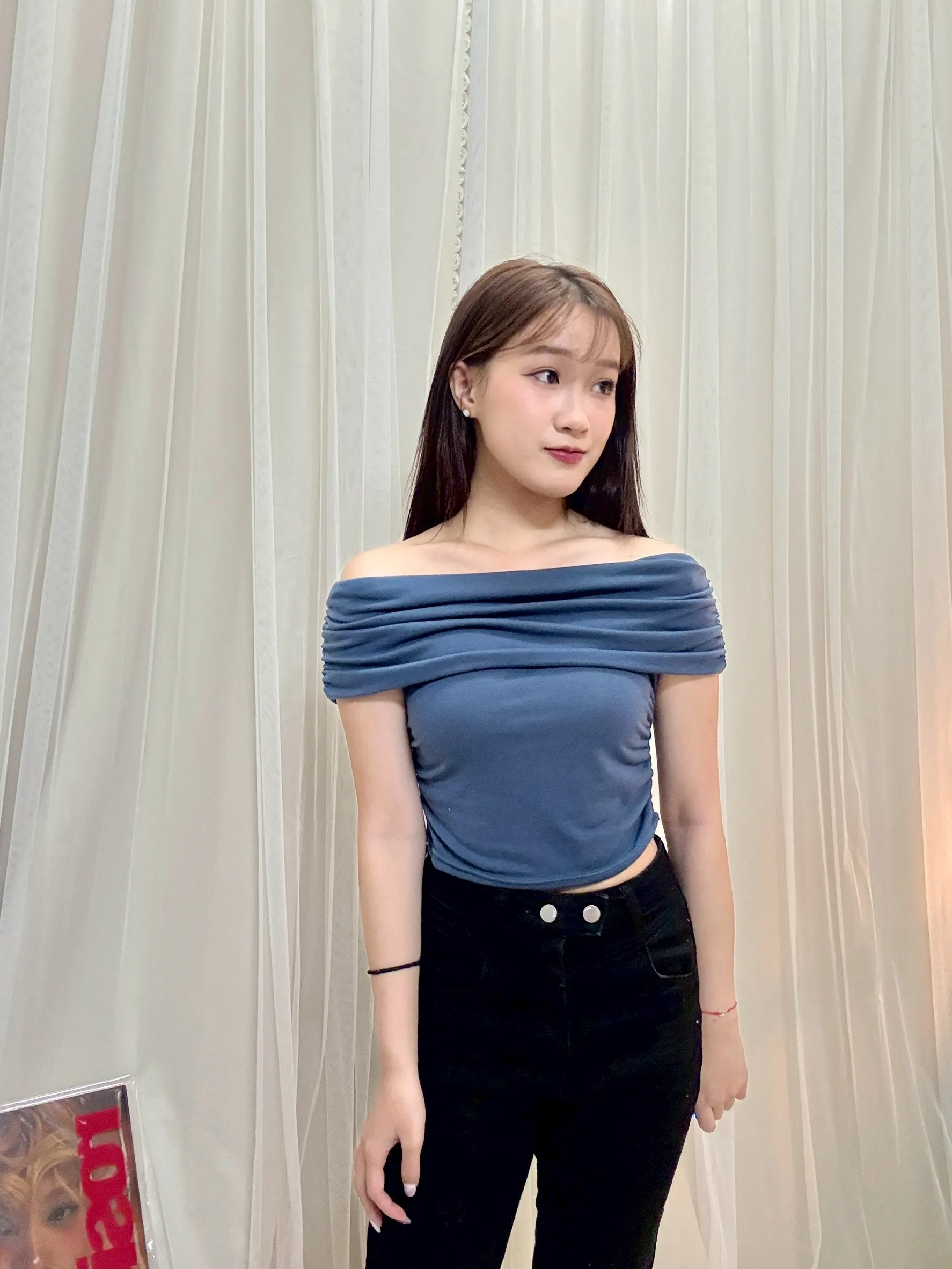 韓劇女主-正韓側邊抓皺顯瘦露肩一字領