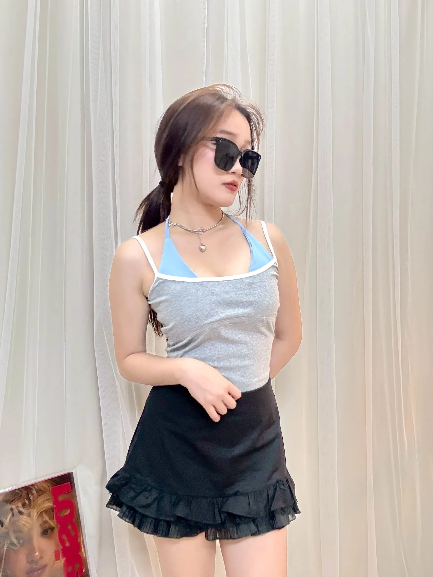 甜辣復古-撞色拼邊假兩件掛脖吊帶帶杯背心