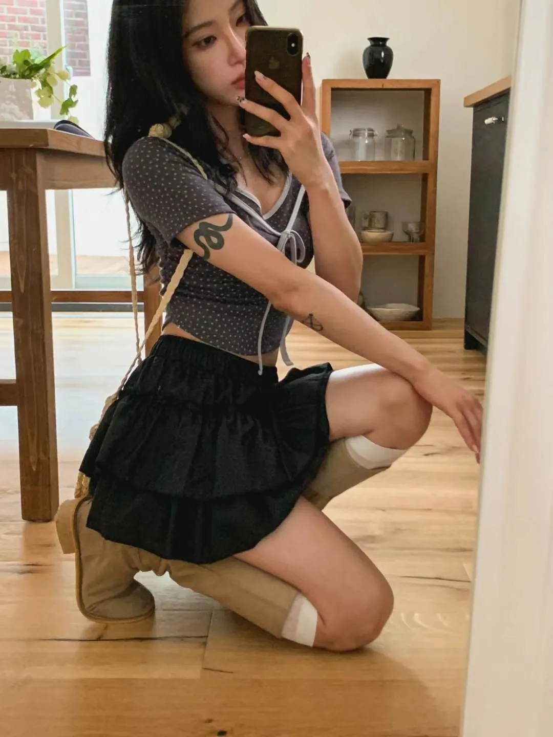 正韓胸前綁帶側抓皺上衣