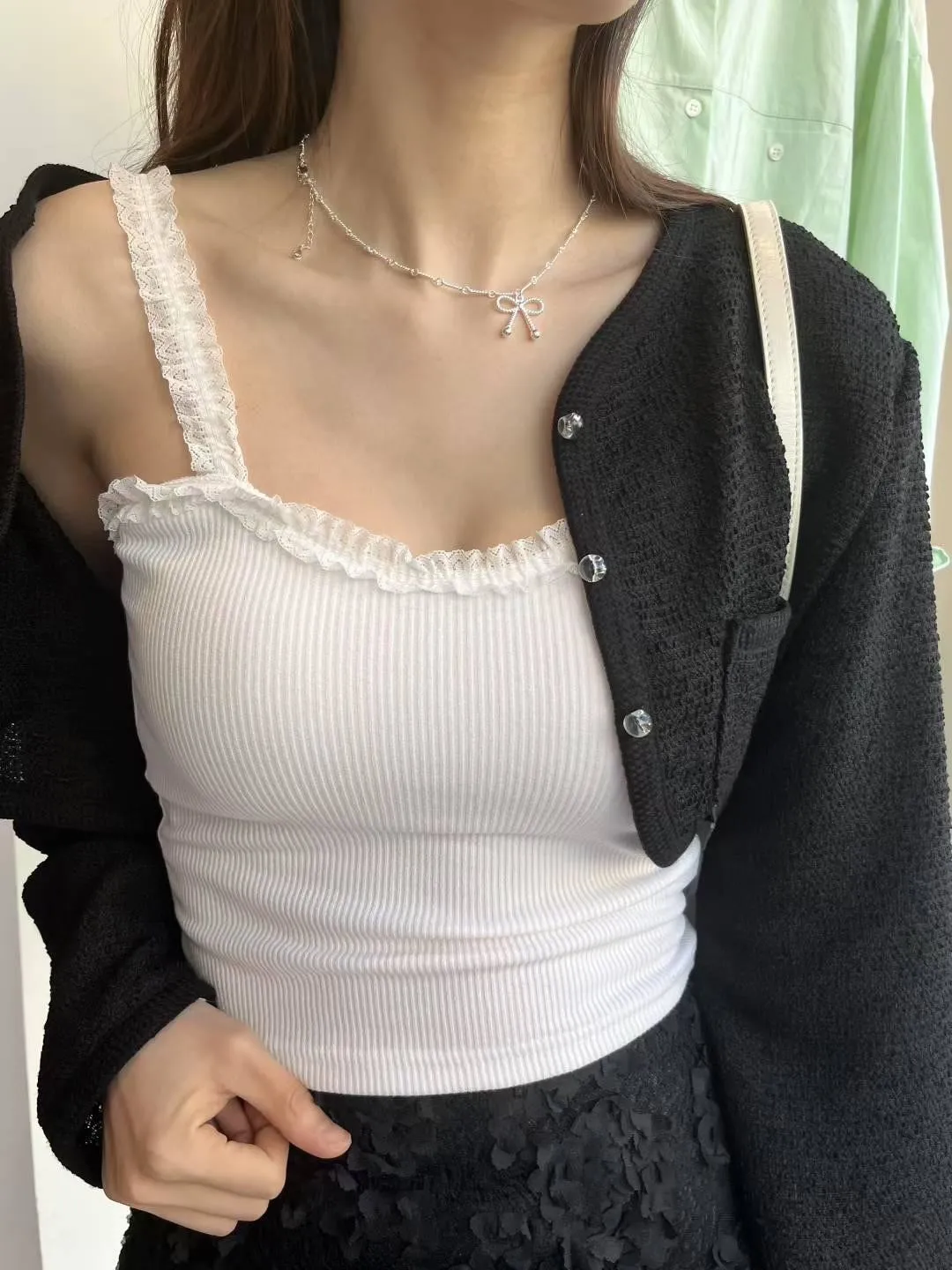 正韓蕾絲背心帶罩杯上衣