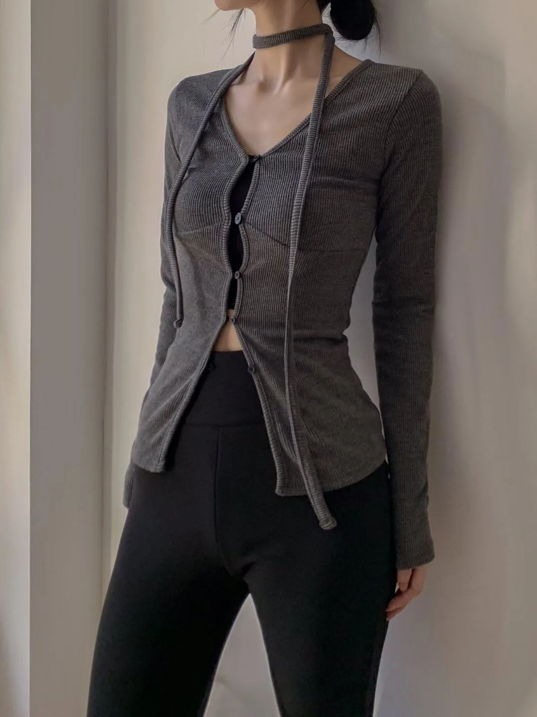 正韓排釦開衩附飄帶上衣