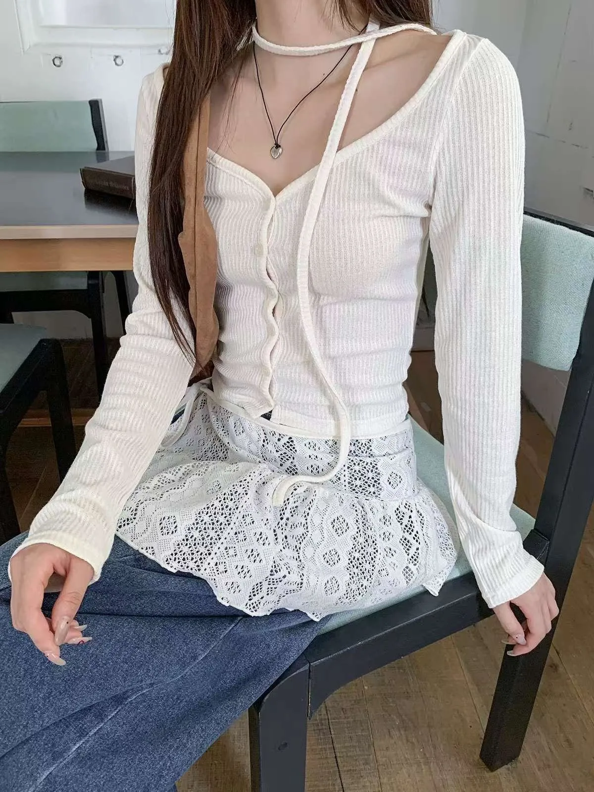 正韓附飄帶鈕扣上衣