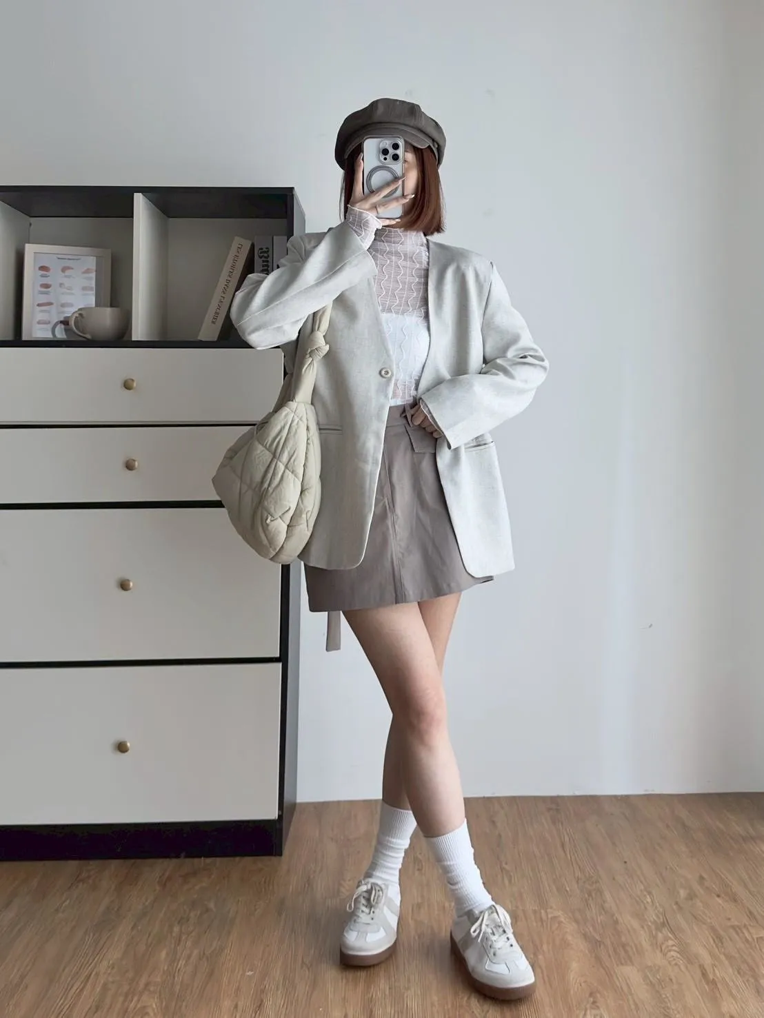 小立領木耳邊蕾絲波浪打底上衣